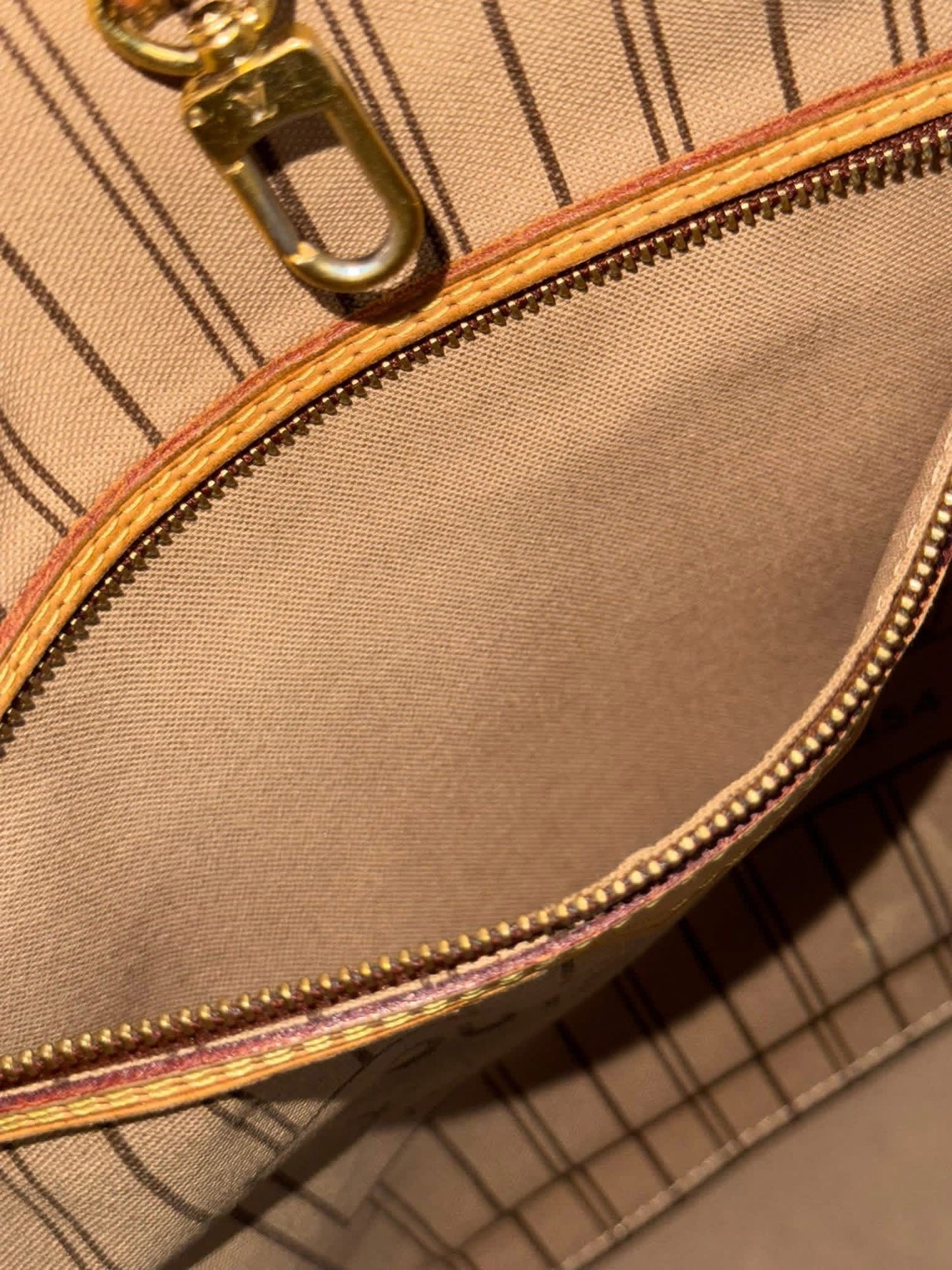 Neverfull MM in Monogram with Insert Organizer 🌺 📅 Year: 2015