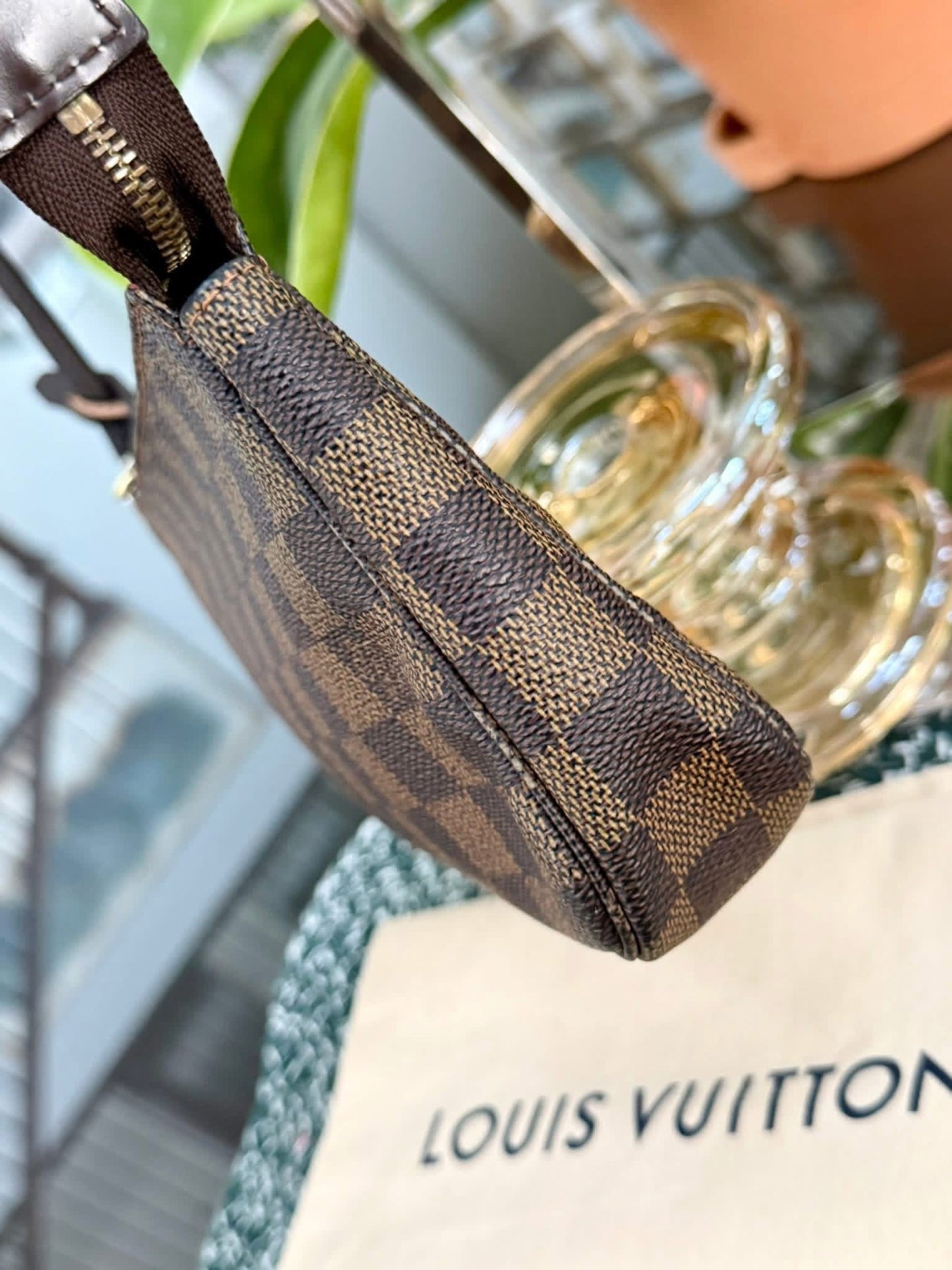 Pochette Accessories in DE with Non branded Strap 📅 Year: 2007