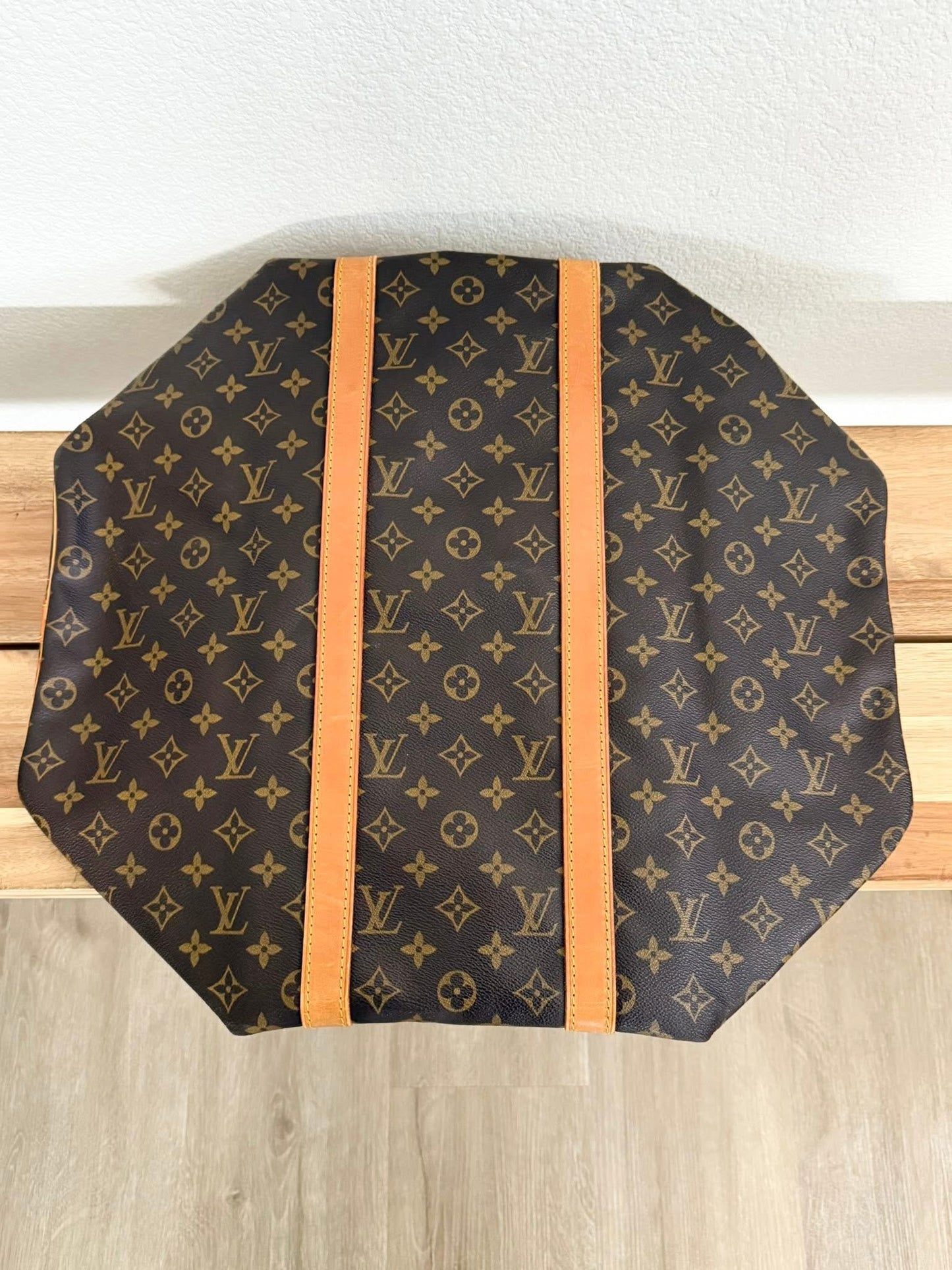 Keepall 50 Bandoulier with Original Strap, Luggage tag and Poignet  📅 Year: 1990
