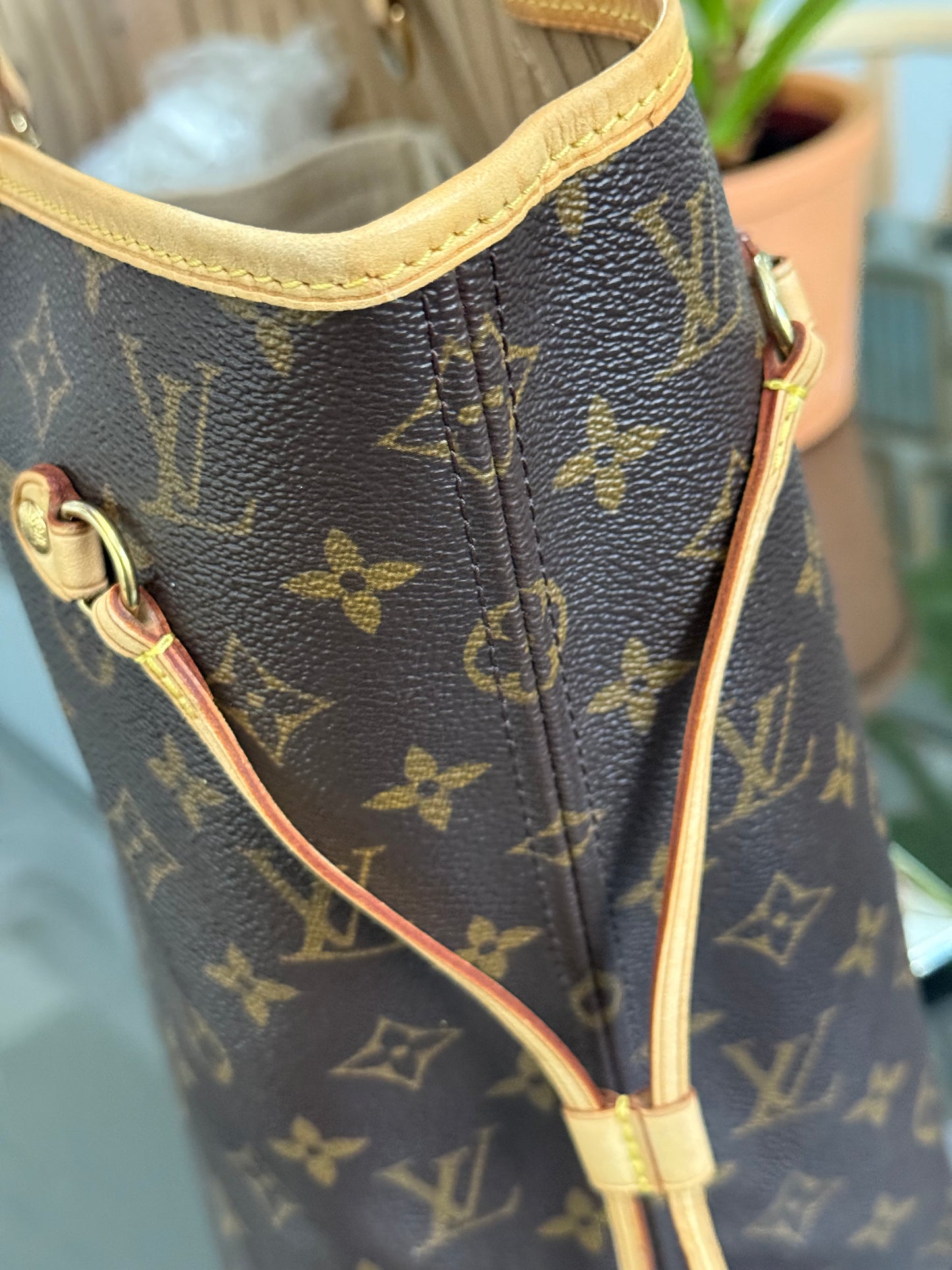 Neverfull MM in Monogram with Dustbag 🗓️ Year: 2007