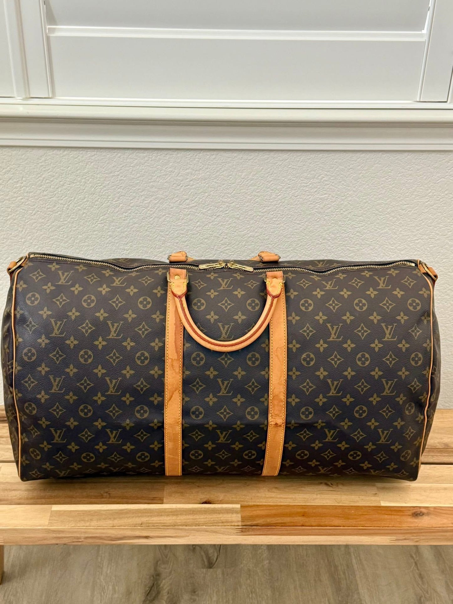 Keepall 60 Bandoulier with Original Strap, Luggage Tag and Poignet 📅 Year: 1991