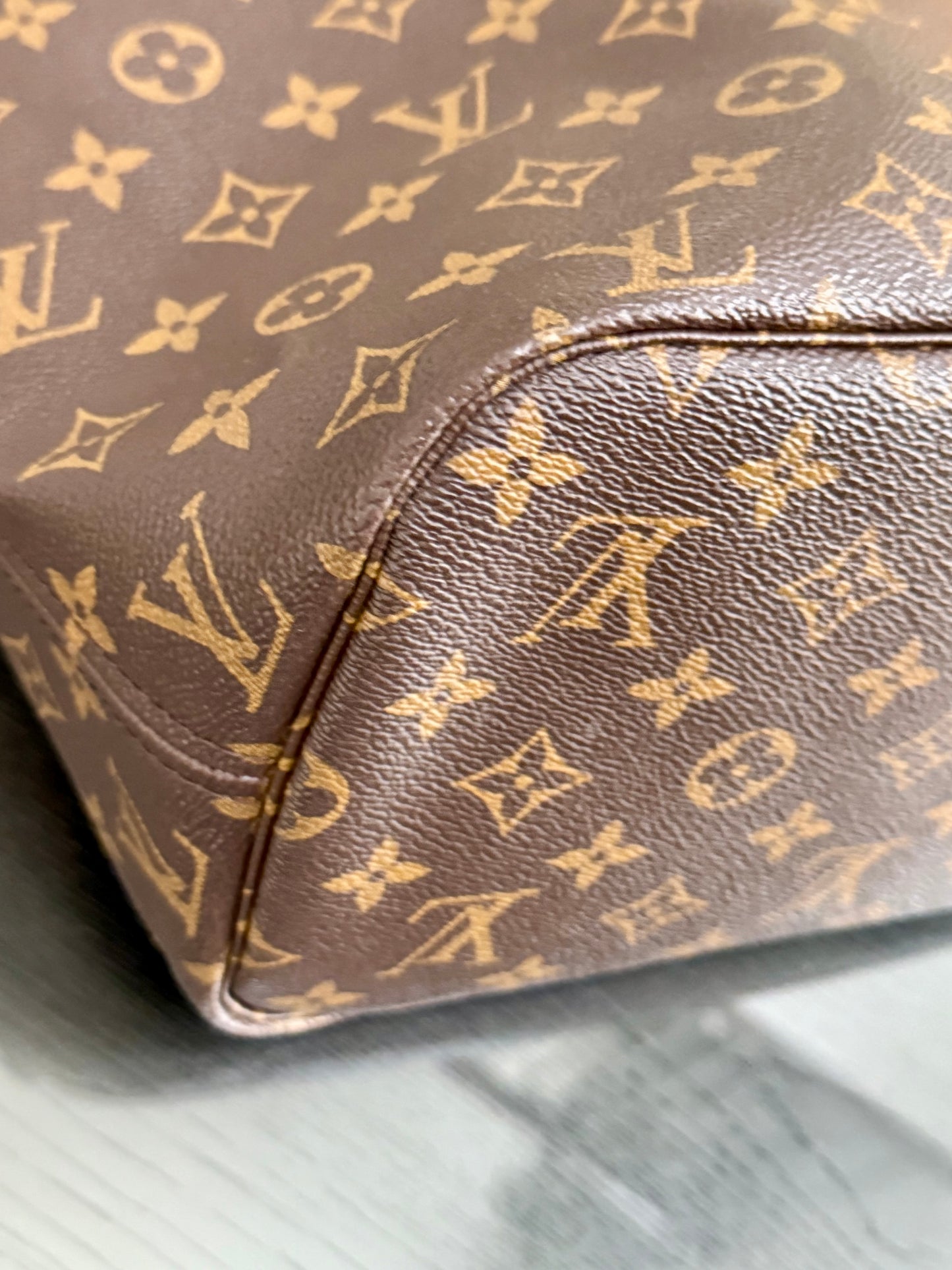 Neverfull MM in Peony interior with Dustbag 📅 Year: 2019