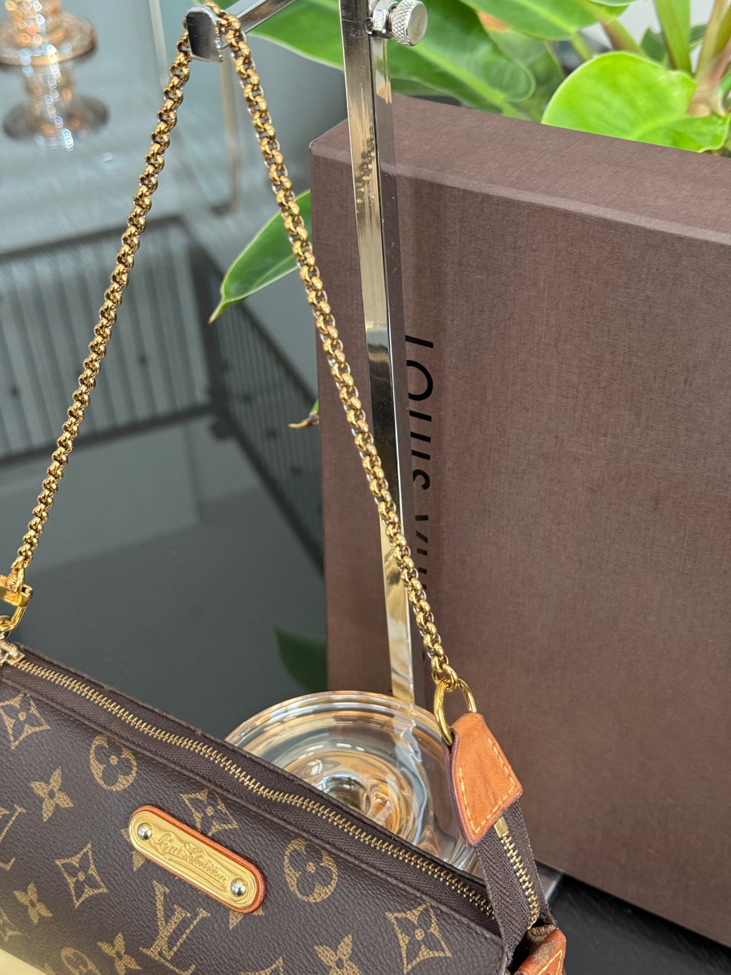 Eva Clutch Crossbody with Dustbag ￼and Box🗓️ Year: 2015