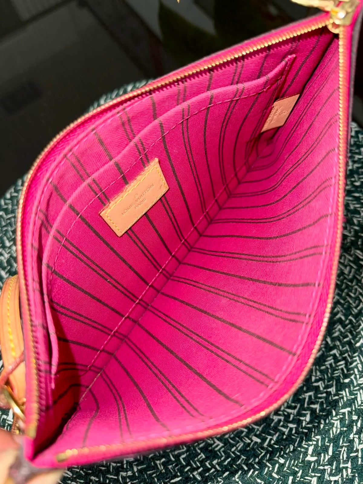 Neverfull MM/GM Pouch in Peony 🗓️Year 2020