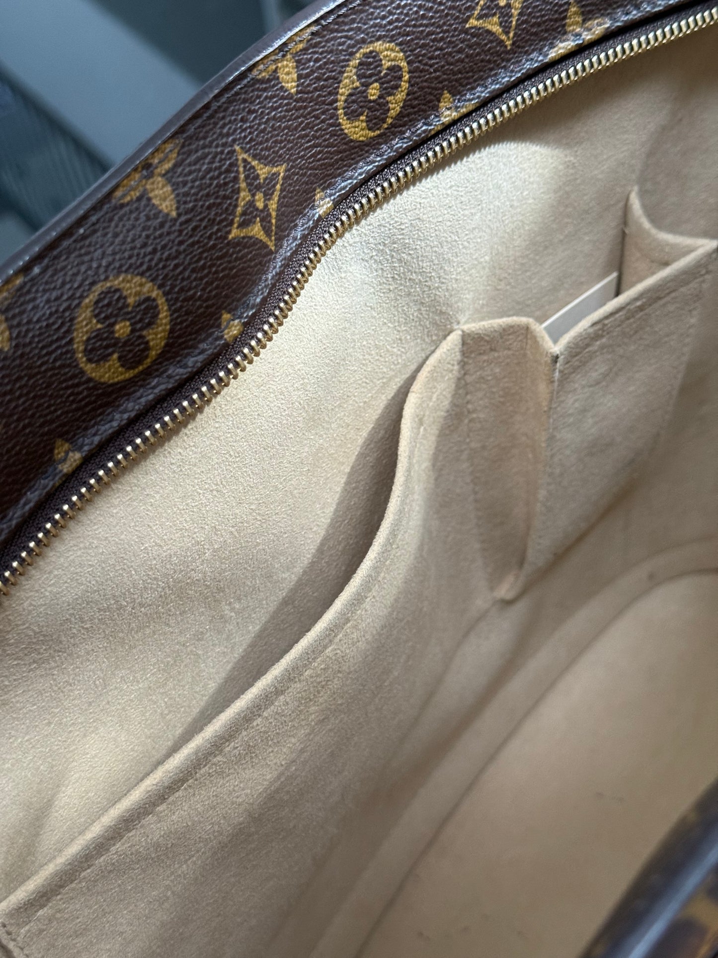 Babylone -🗓️ Year: 2004