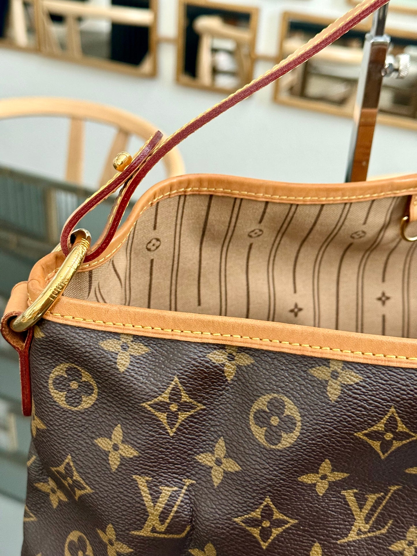 Delightful MM with Dustbag 📅 Year: 2010