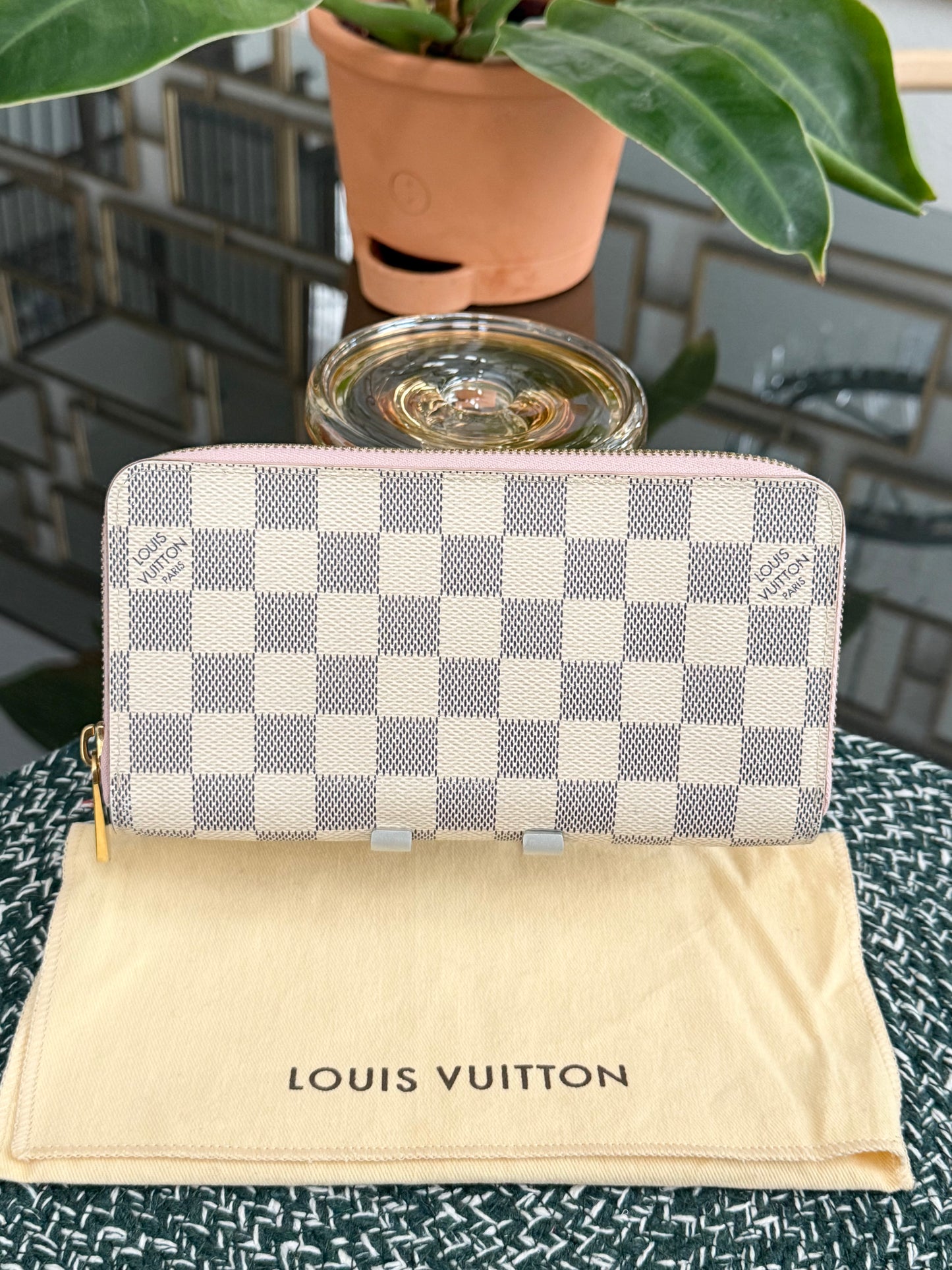 Zippy Long Wallet Azur in Rose Ballerine with Dustbag 🗓️ Year: 2018