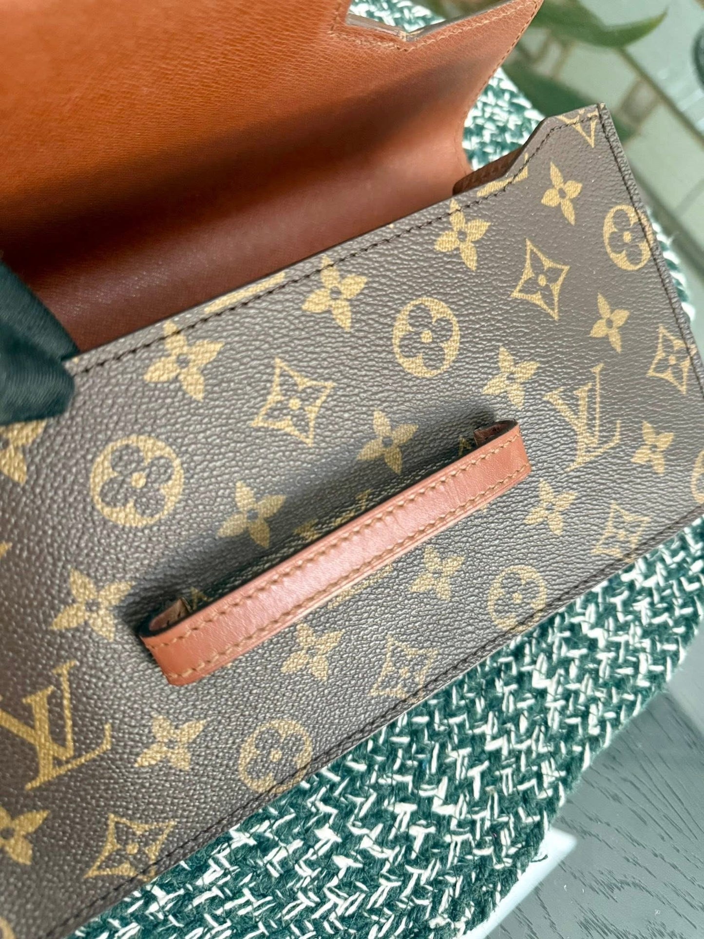 Chaillot Clutch w/ Dustbag 🗓️ Year: 1987
