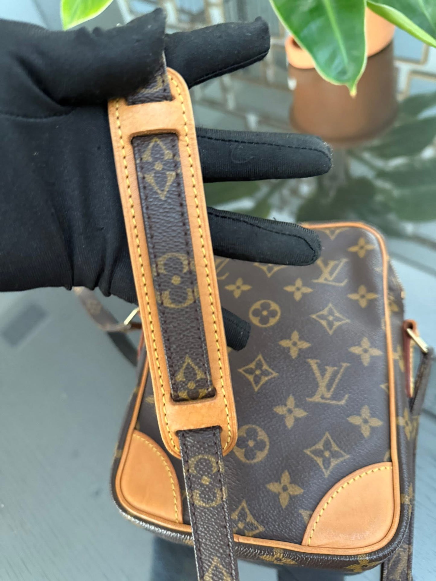 Amazon Crossbody Bag 🗓️ Year: 2000