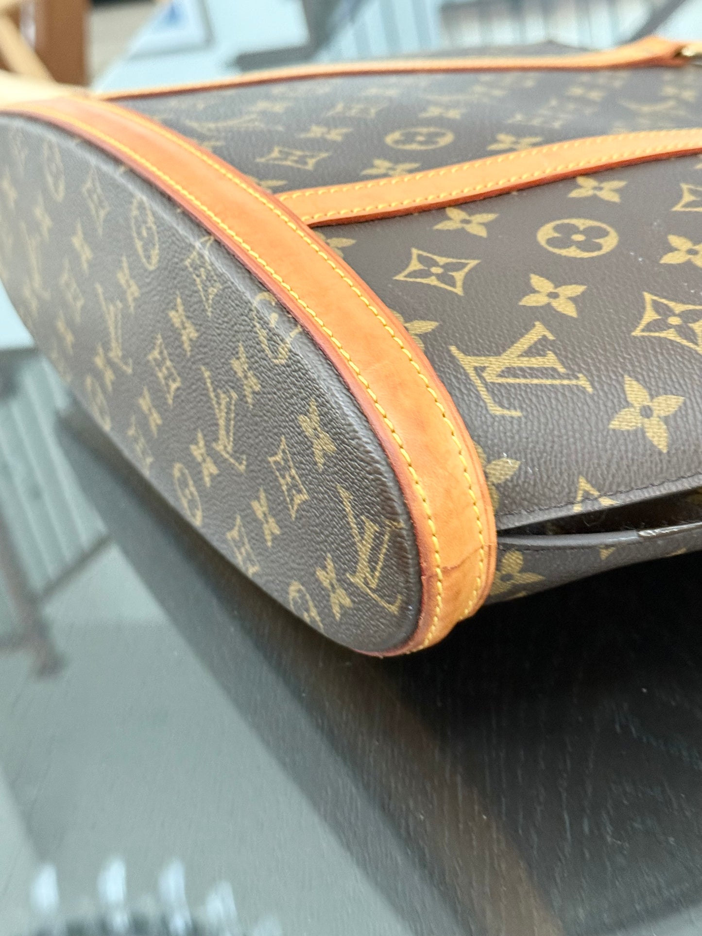 Babylone -🗓️ Year: 2004