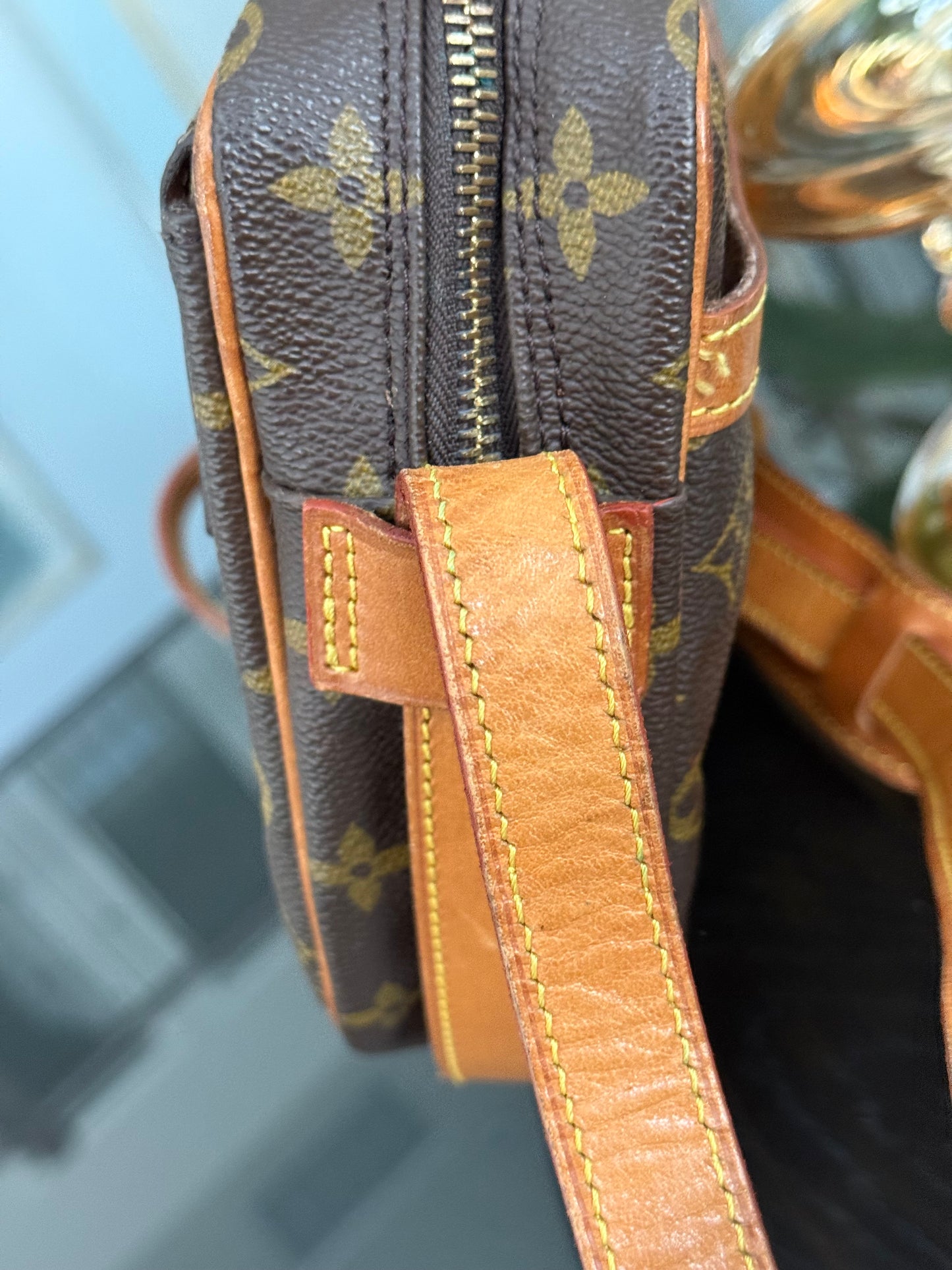 Jeaunefille GM Crossbody 📅 Year: 1989