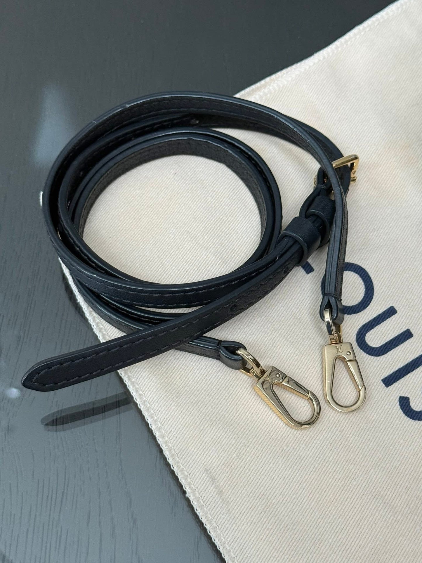 Locky BB Monogram Noir with Original Strap, Dustbag, Box and Paper bag - 📅 Year: 2010