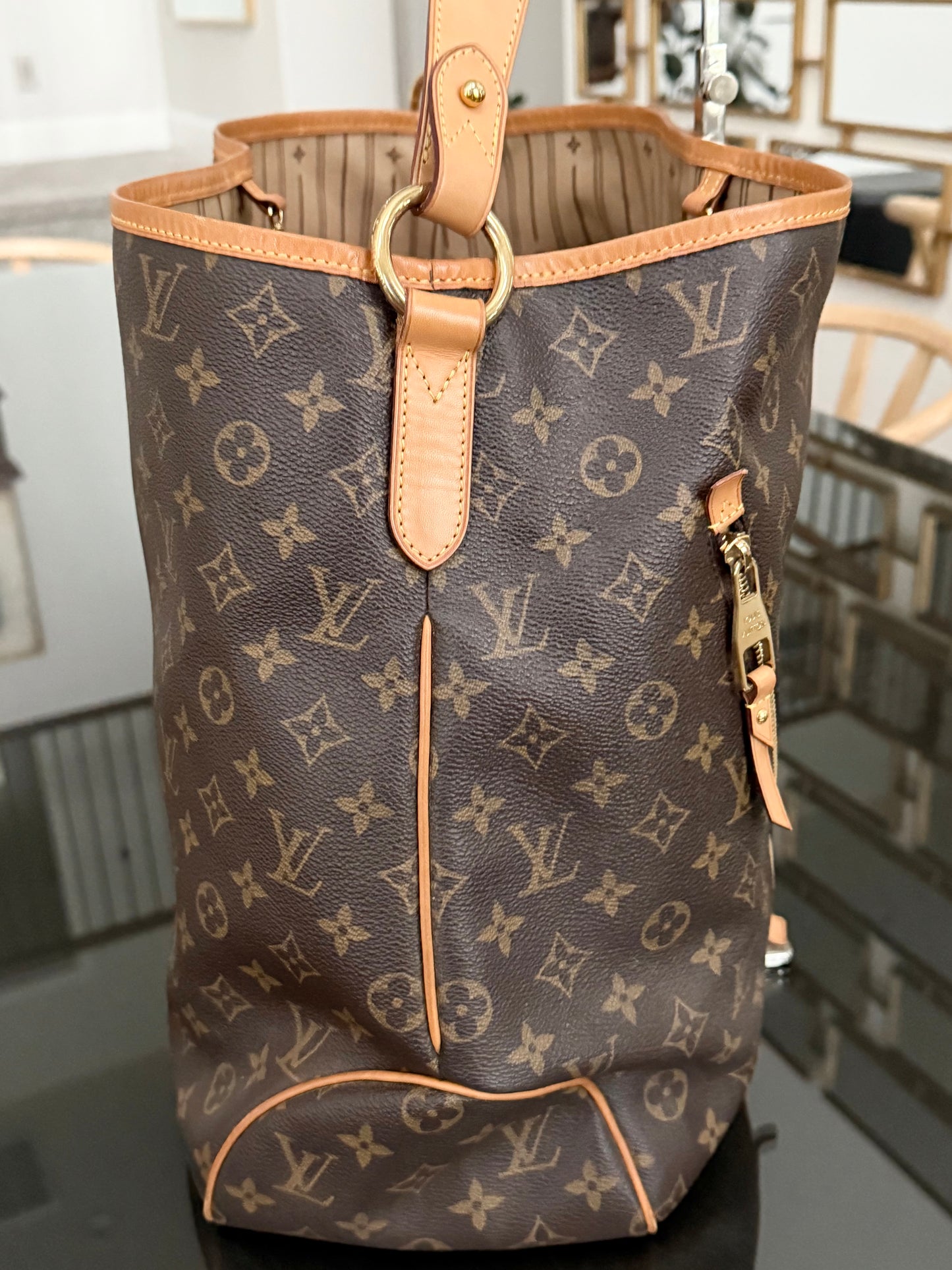 Delightful GM with Dustbag 🌹📅 Year: 2011