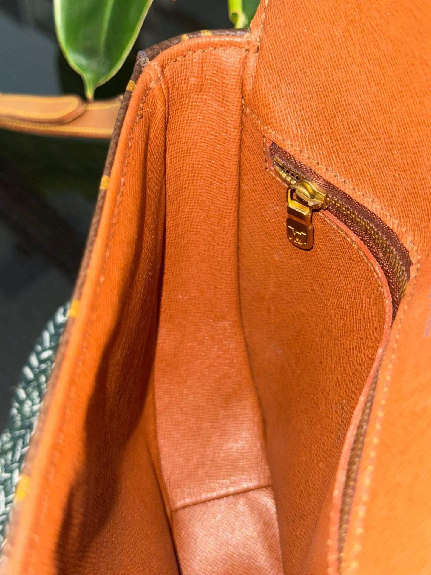 Chantilly MM Crossbody Bag 🌺 📅 Year: 1995