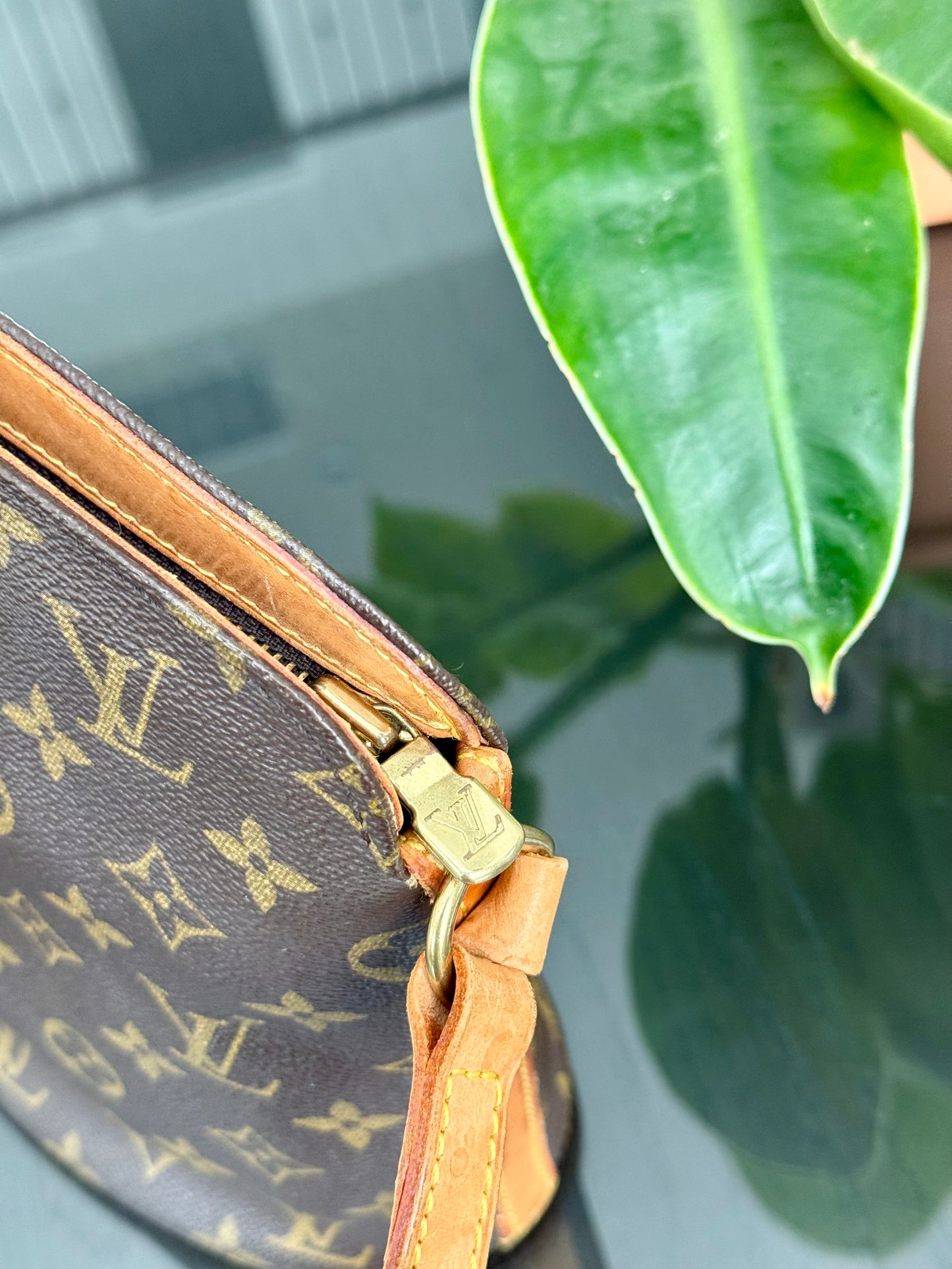 Drouot Crossbody 📅 Year: 1997