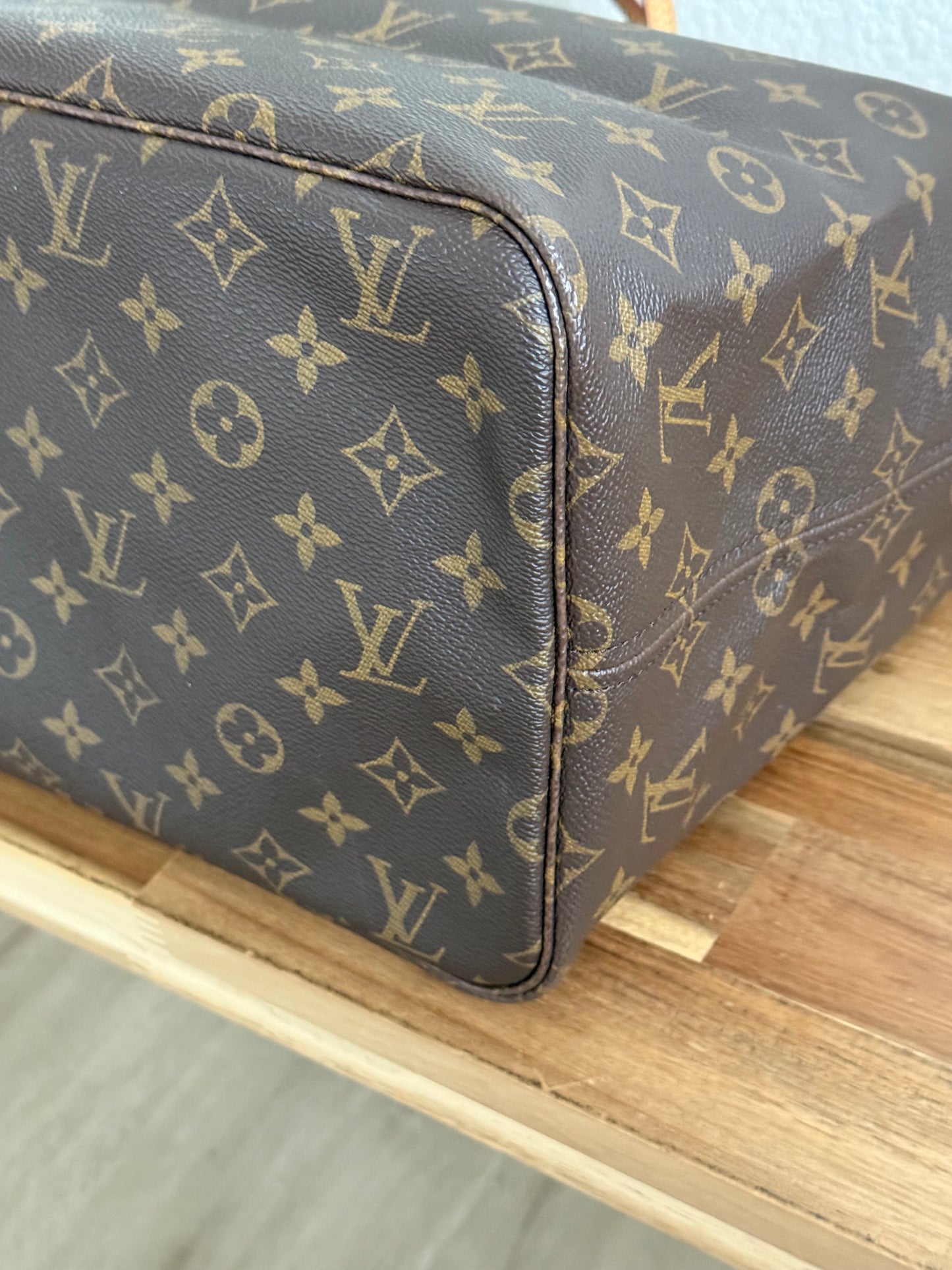 Neverfull GM with Dustbag and Insert Organizer -🗓️ Year: 2010