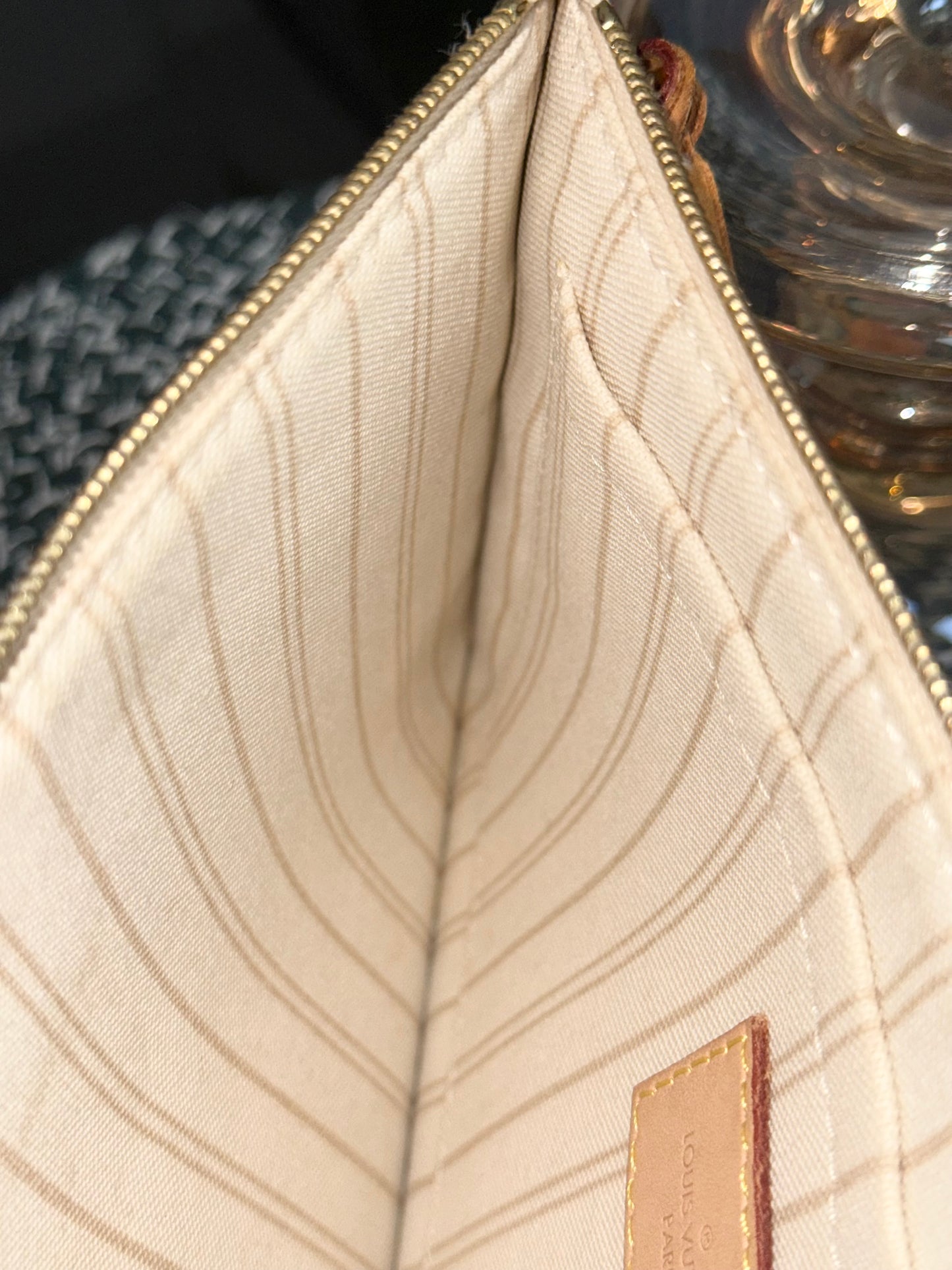 Neverfull MM/GM Pouch in Azur 🗓️ Year: 2014