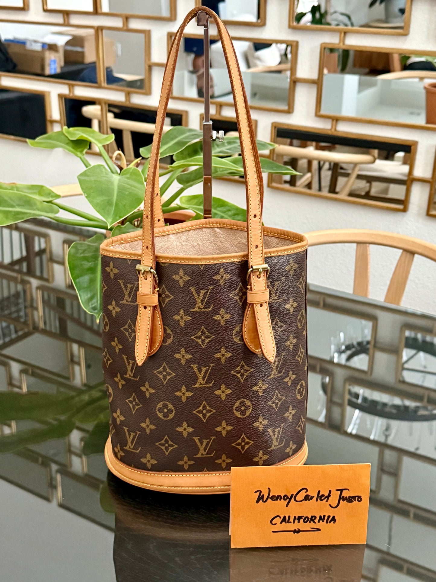 Petite Bucket in Monogram 🗓️ Year: 2000