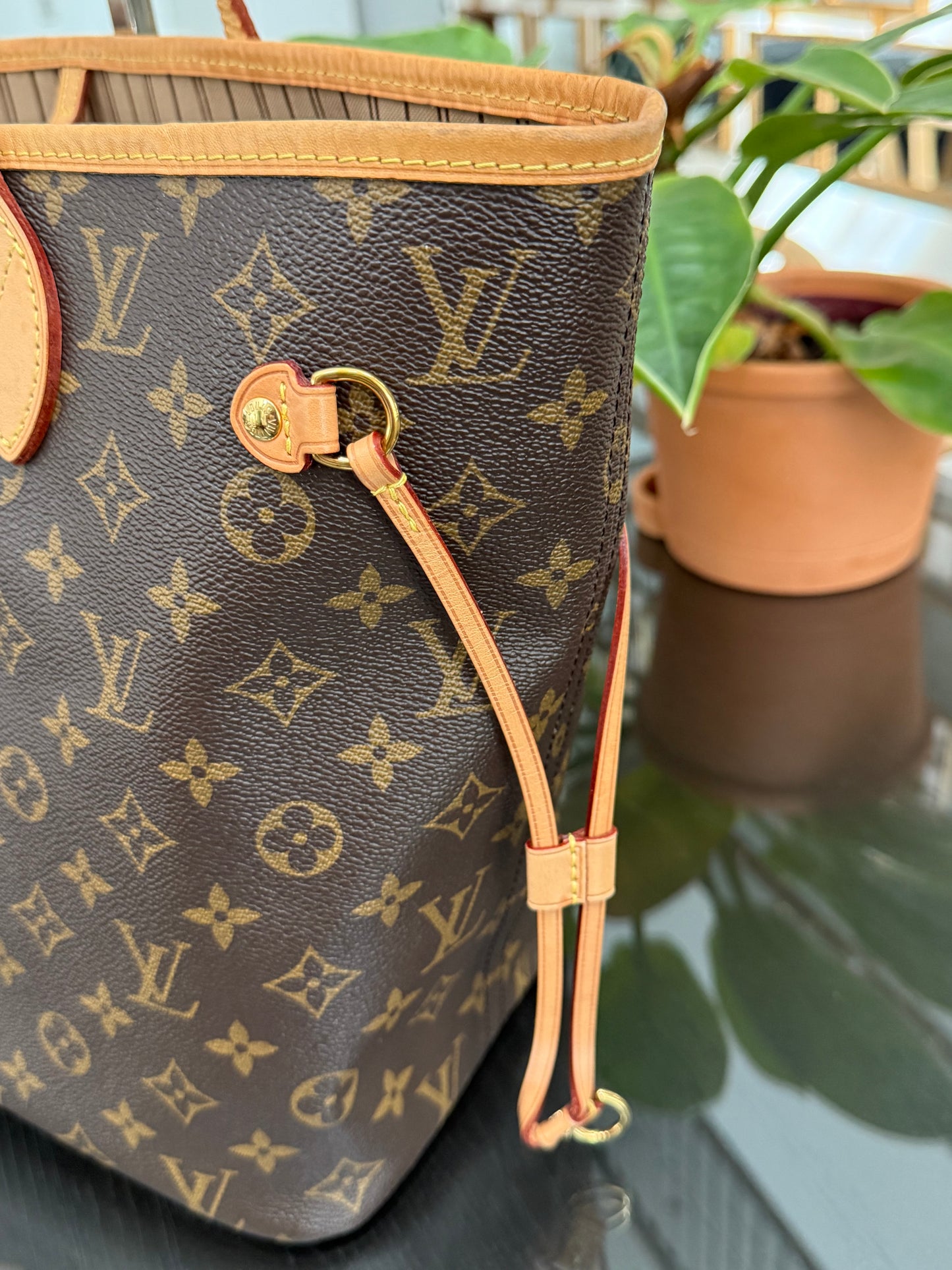 Neverfull MM in Monogram with Dustbag and Insert Organizer 📅 Year: 2017