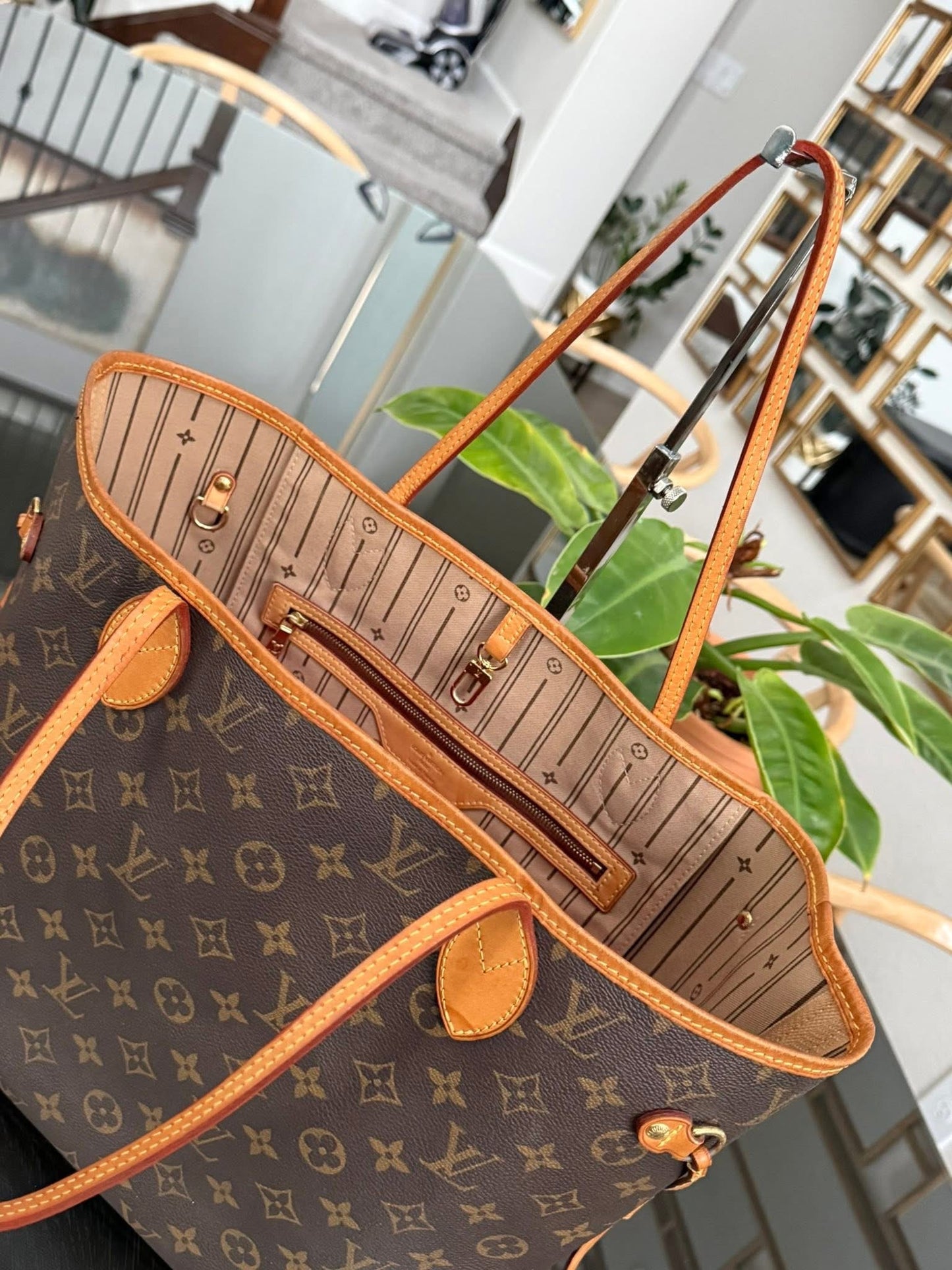 Neverfull MM with Dustbag and Insert Organizer 📅 Year: 2011