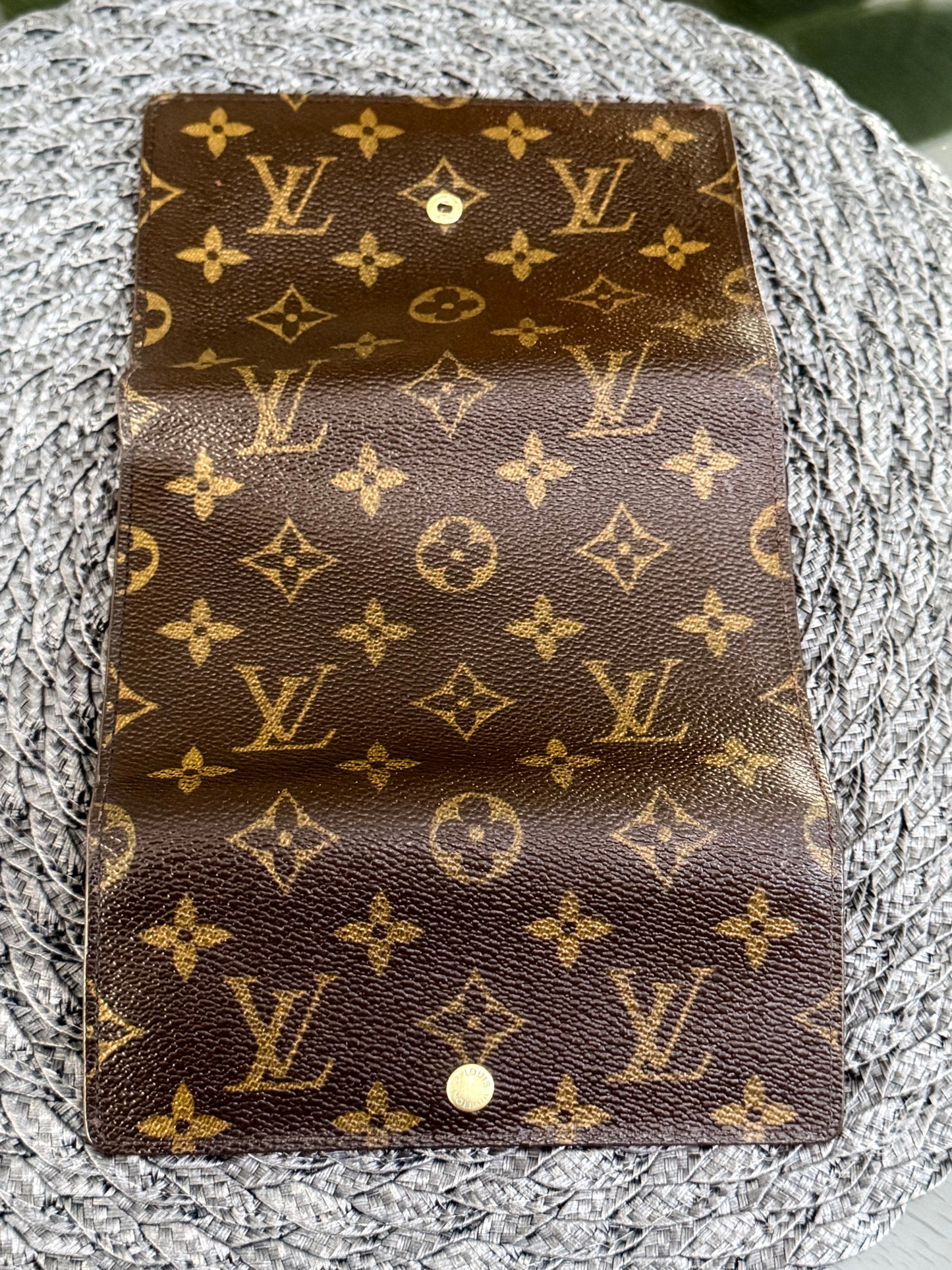 Etui Wallet Passport Holder in Monogram with 6 Cardholders 🗓️ Year: 1998