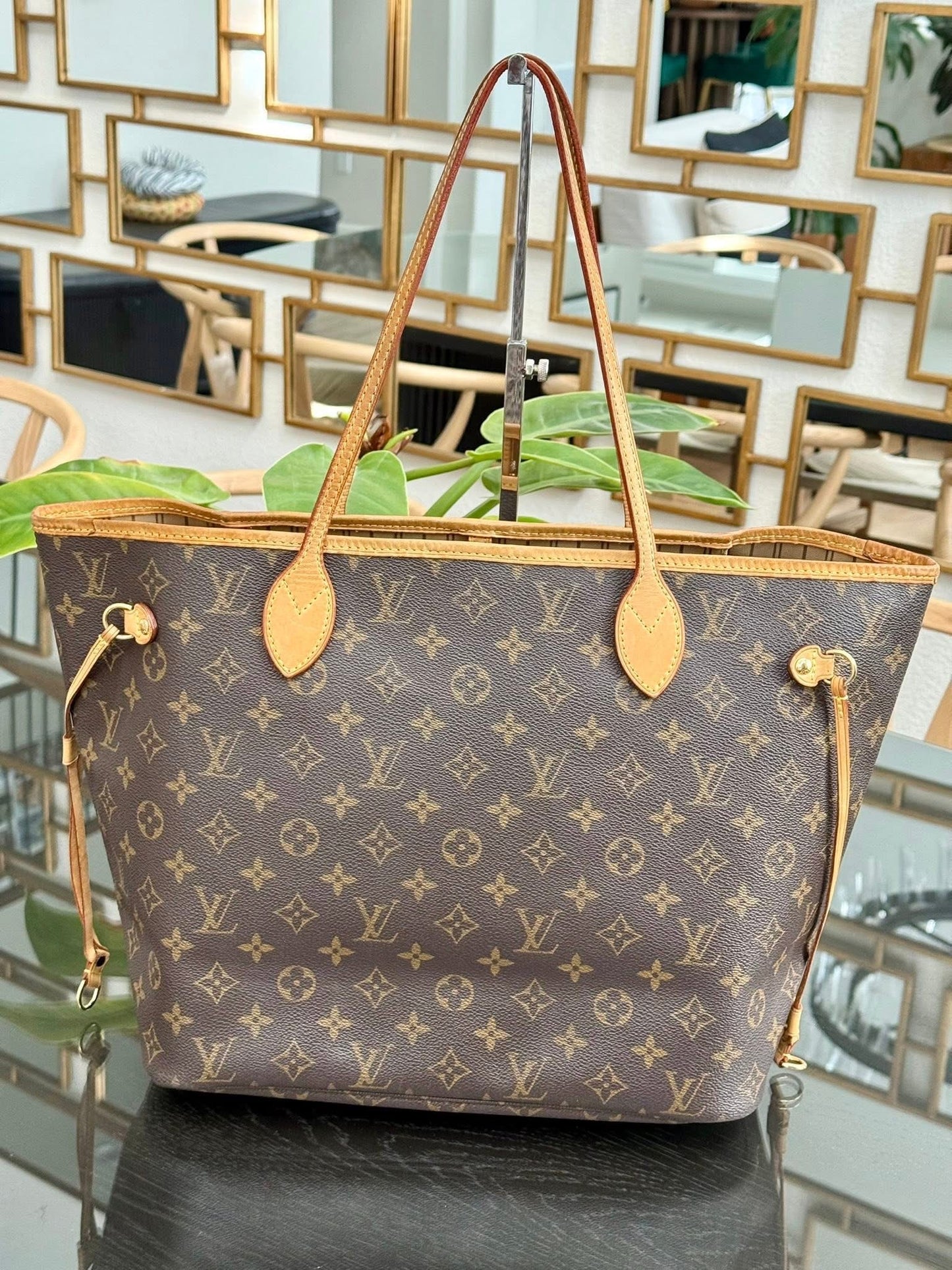 Neverfull MM in Monogram with Dustbag 📅 Year: 2007
