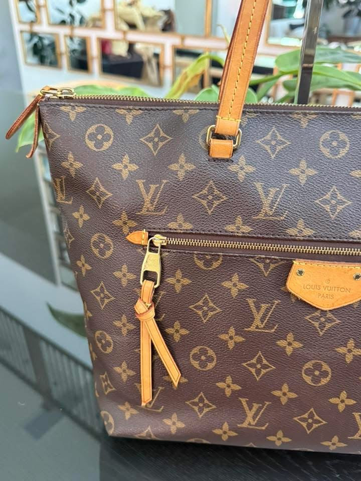 Monogram Lena MM Tote with Non branded Twilly 🗓️ Year: 2016