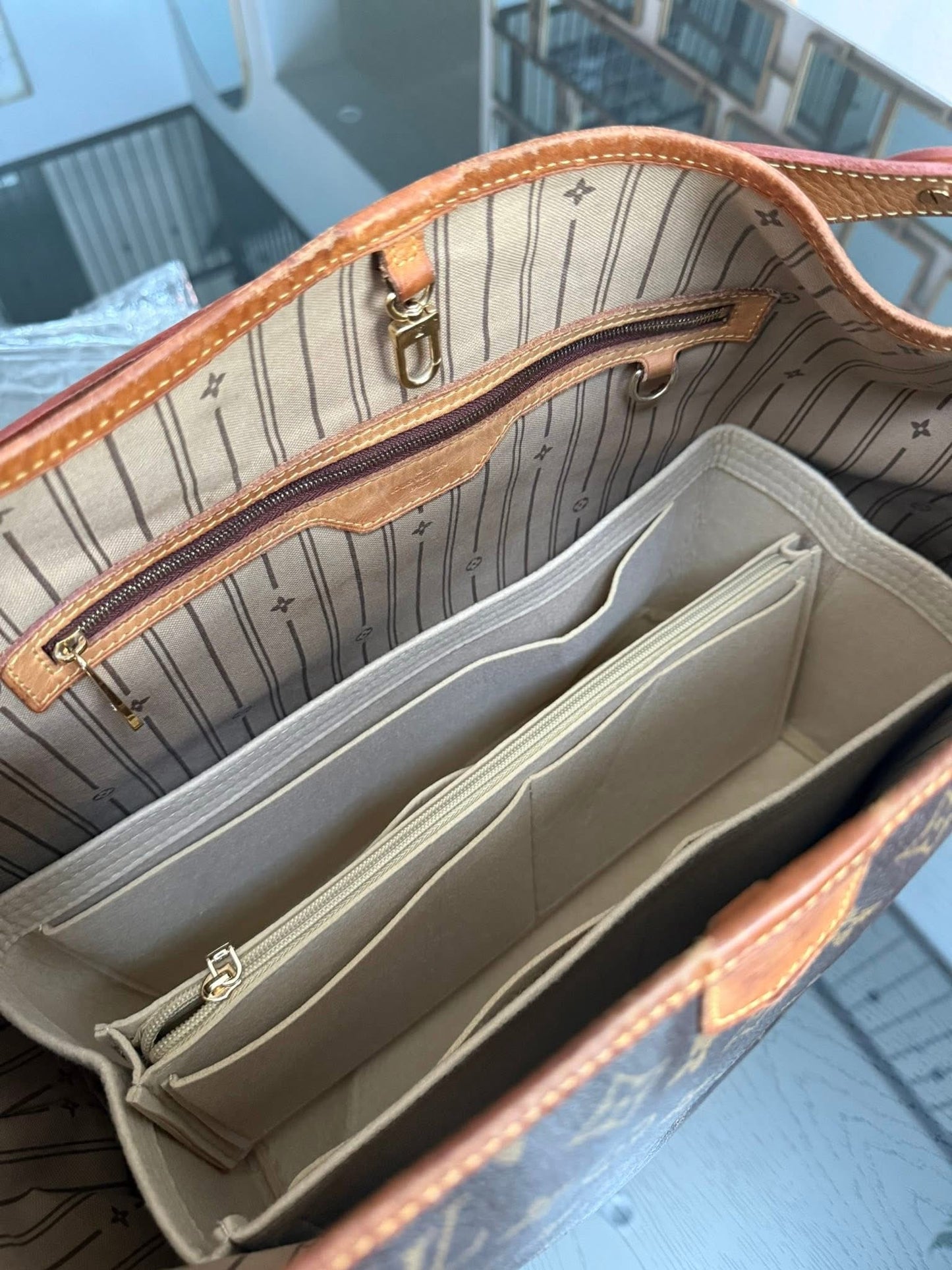 Delightful GM with Insert Organizer 📅 Year: 2010