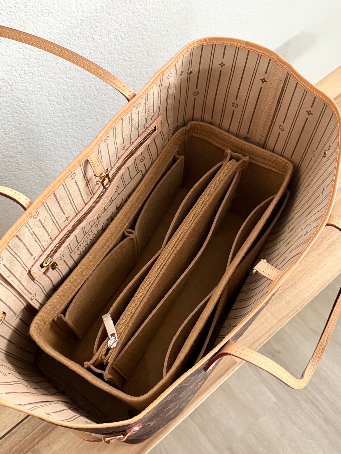 Neverfull GM with Dustbag and Insert Organizer -🗓️ Year: 2010