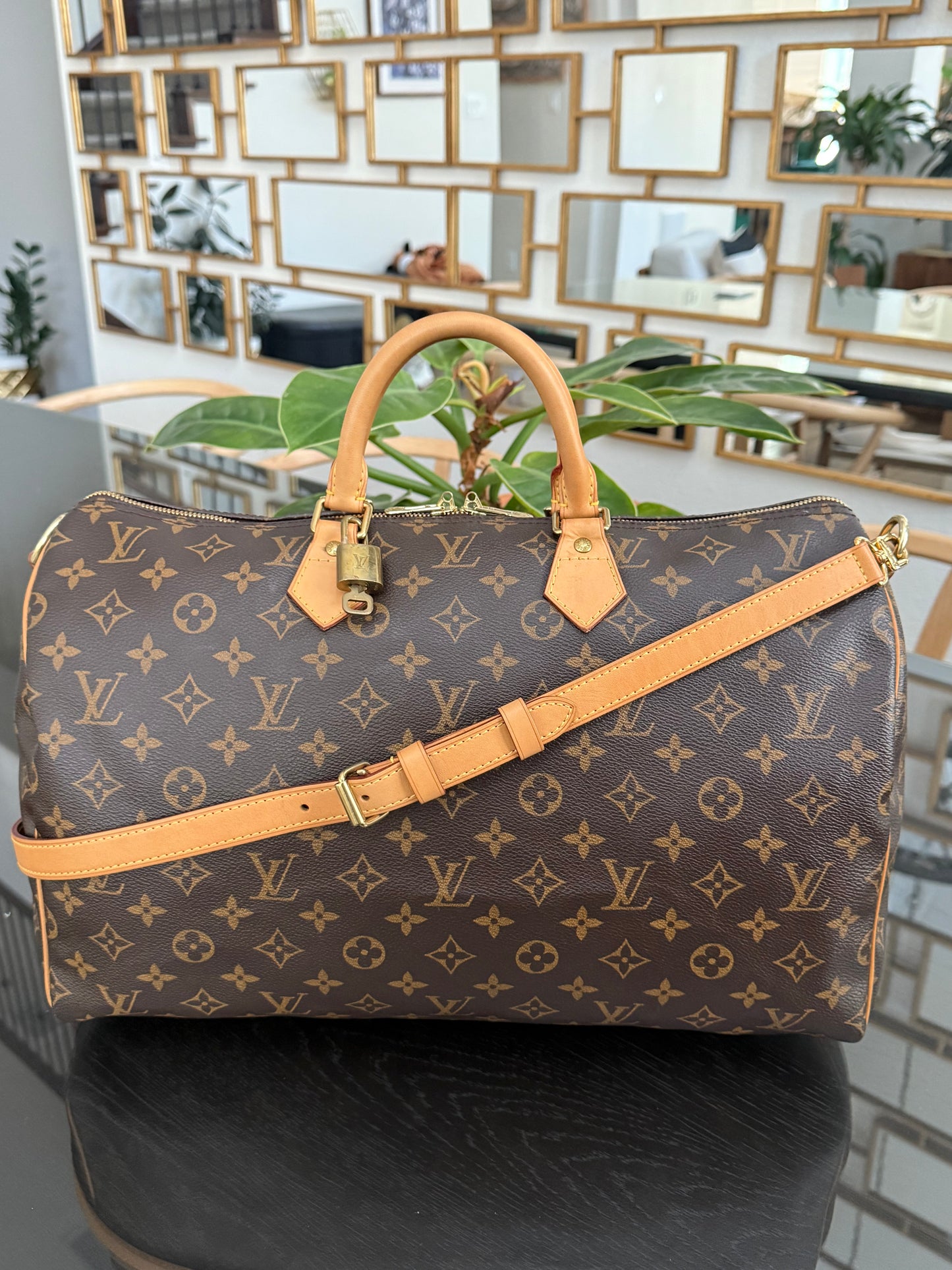 Speedy 40 Bandoulier in Monogram with Lock 🔐, Key and Dustbag 🗓️ Year: 2012