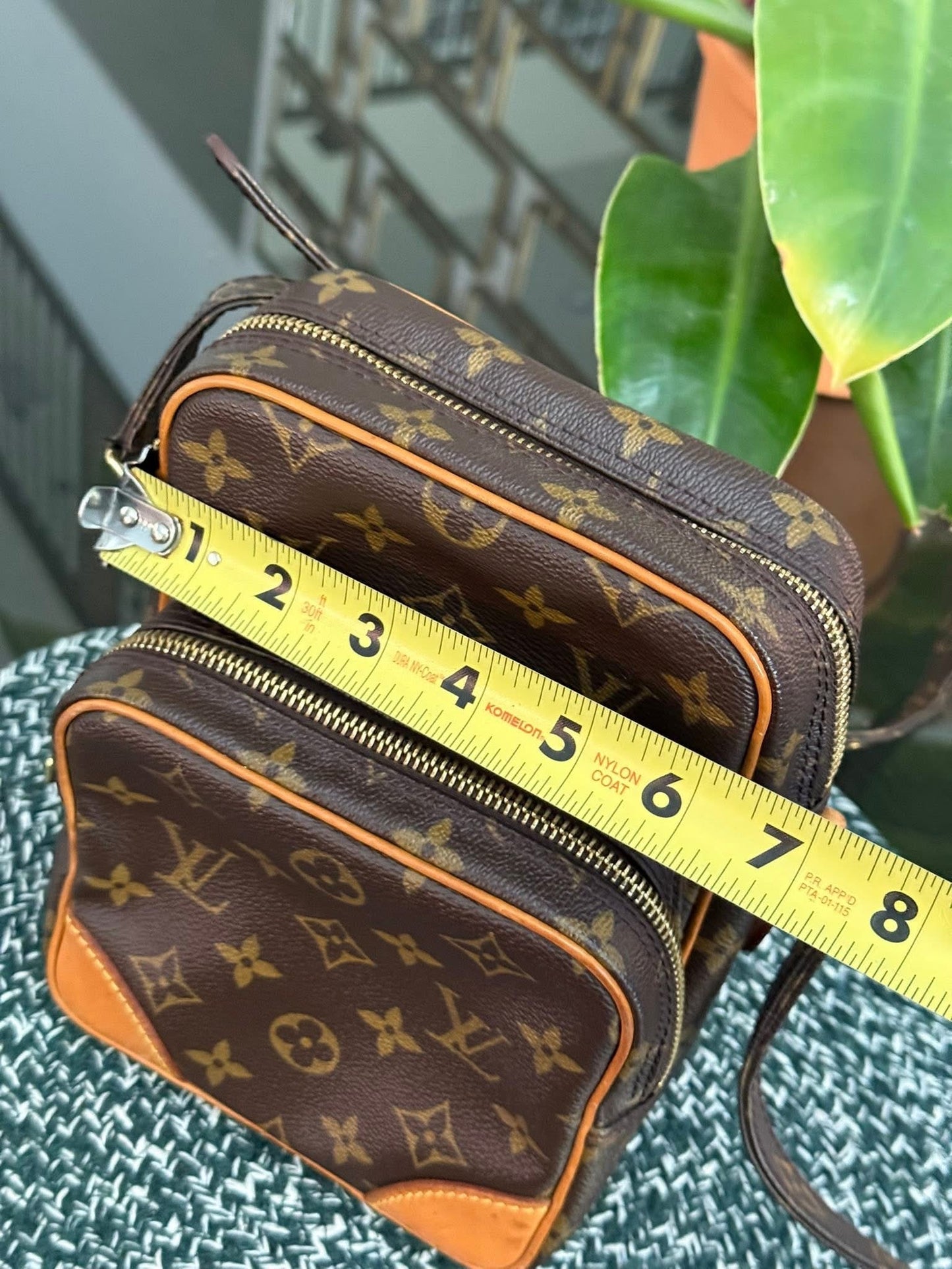 Amazon PM Crossbody 🗓️ Year: 2000