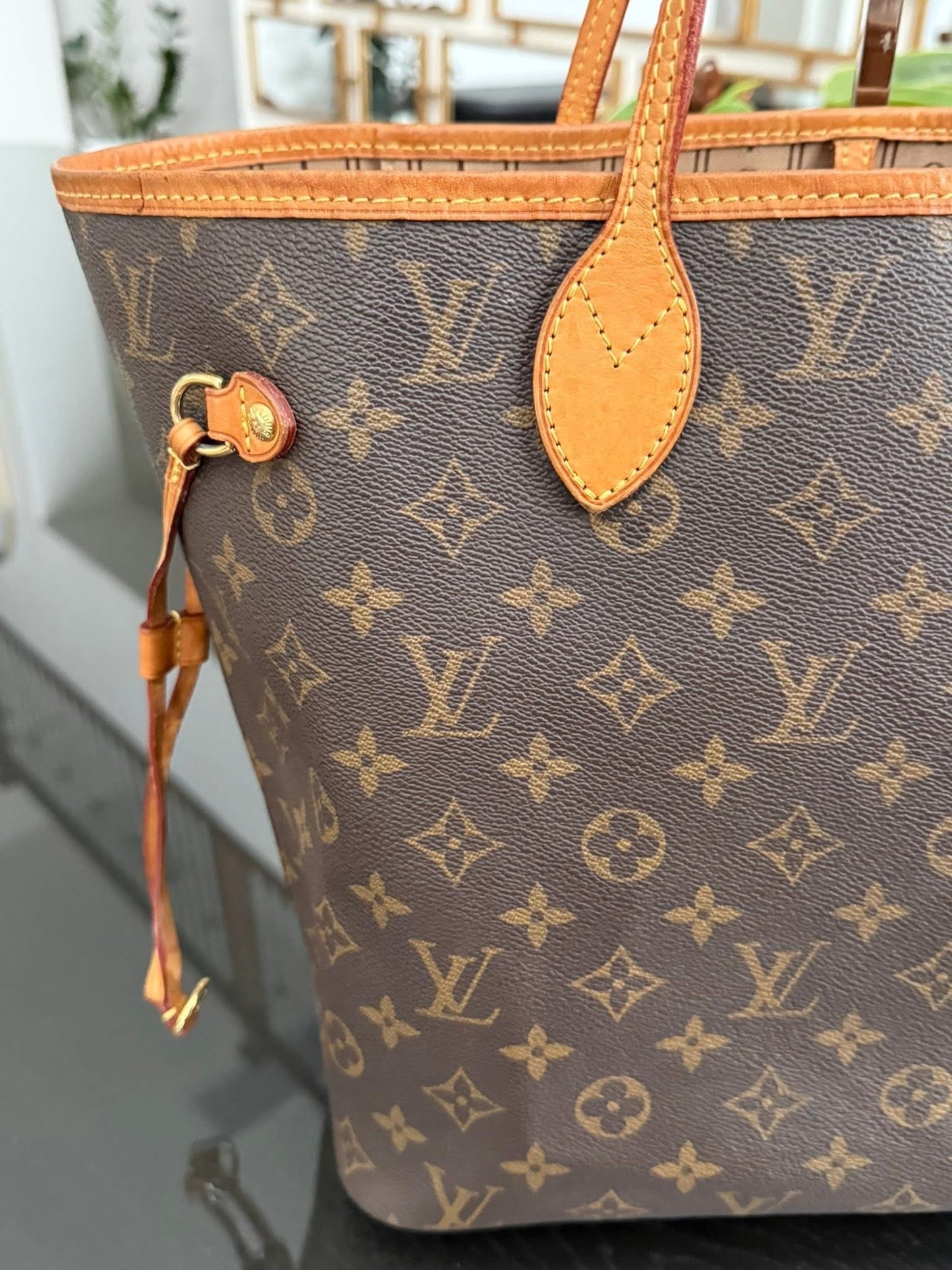 Neverfull MM with Dustbag and Insert Organizer 📅 Year: 2011