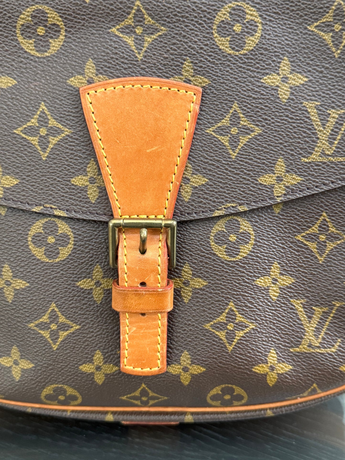 Jeaunefille GM Crossbody 📅 Year: 1989