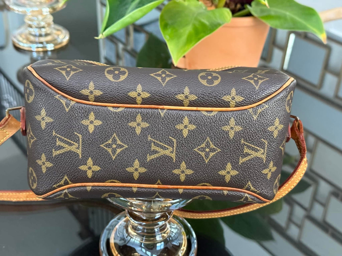 Blois Crossbody -🗓️ Year: 1999