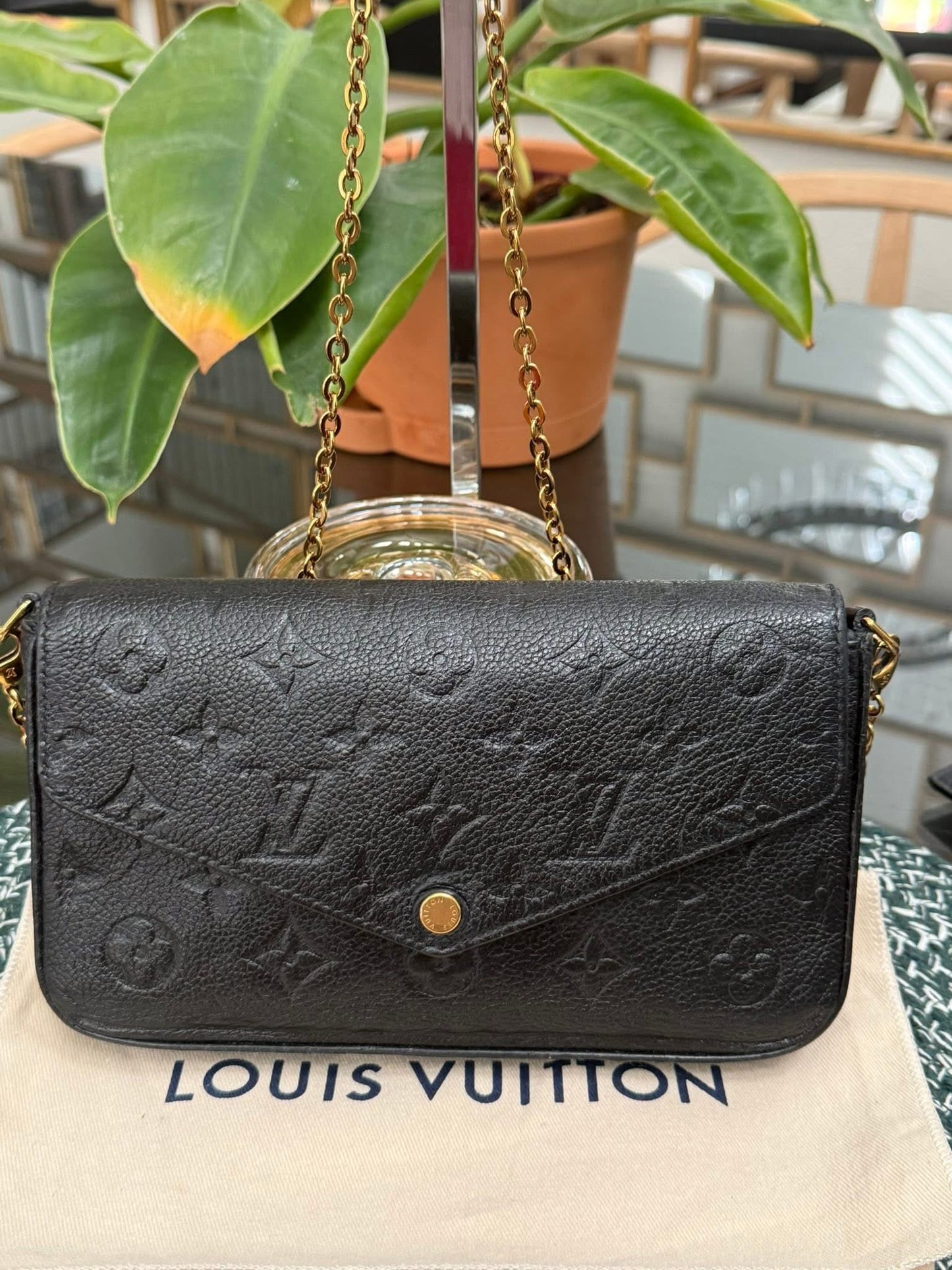Felicie Empreinte Noir with Zippy and Card Inserts comes with Original Strap, Dustbag, Box and Paper bag 🗓️ Year: 2017