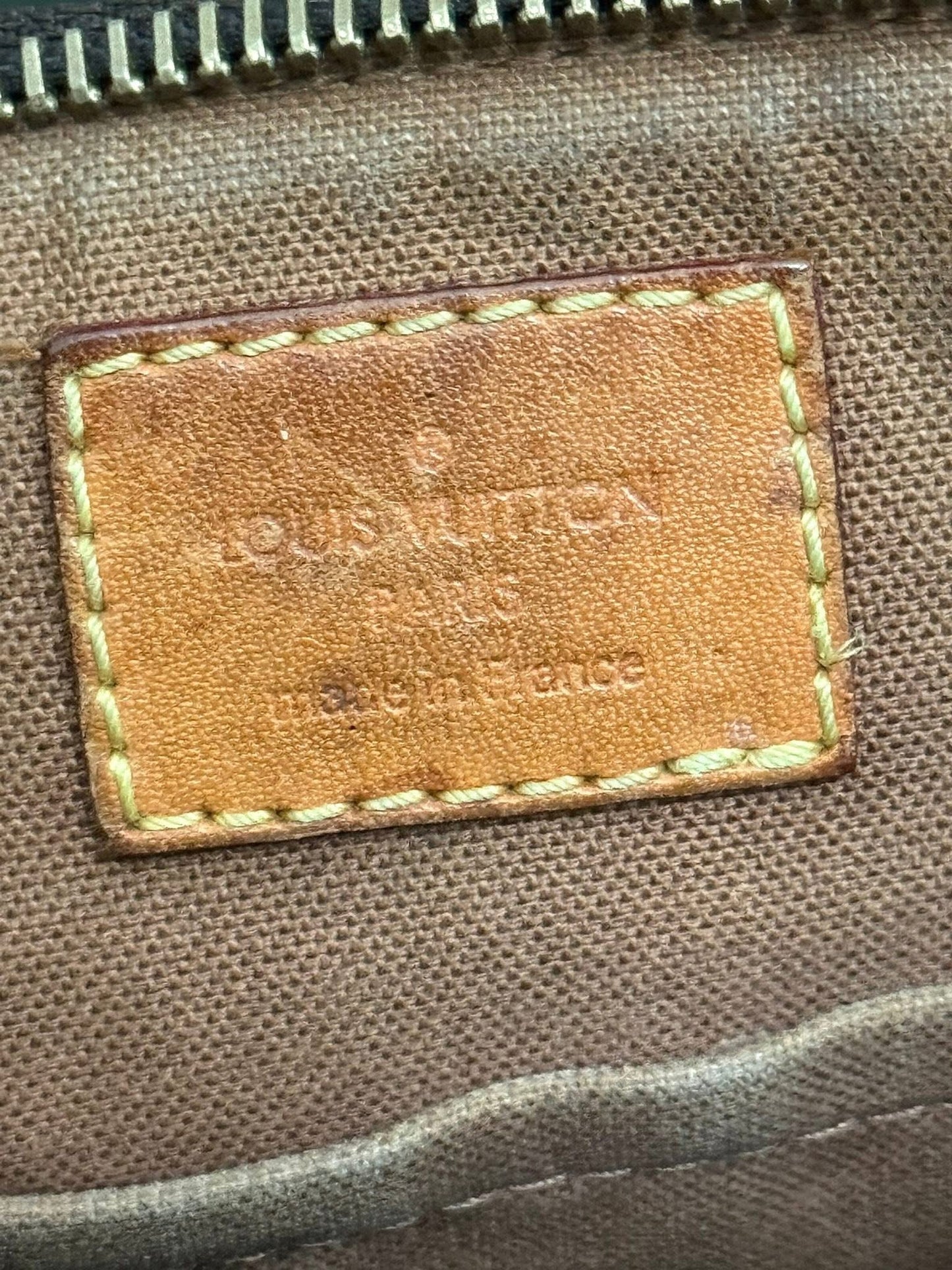Tulum GM Shoulder/ Crossbody Bag - 🗓️ Year: 2010
