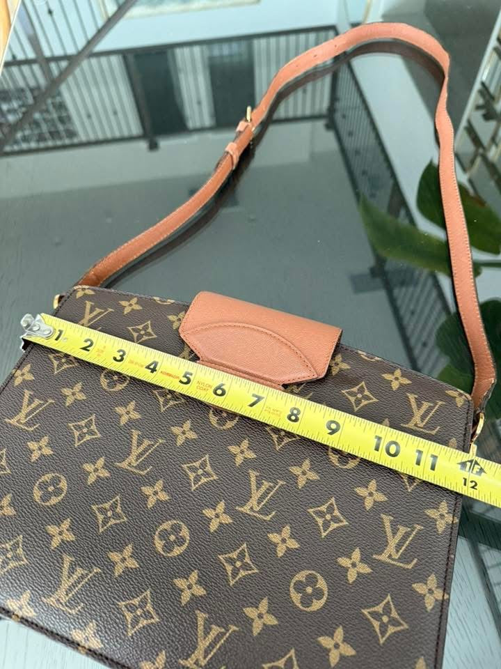 Courcelles Shoulder/ Crossbody bag 📅 Year: 1997