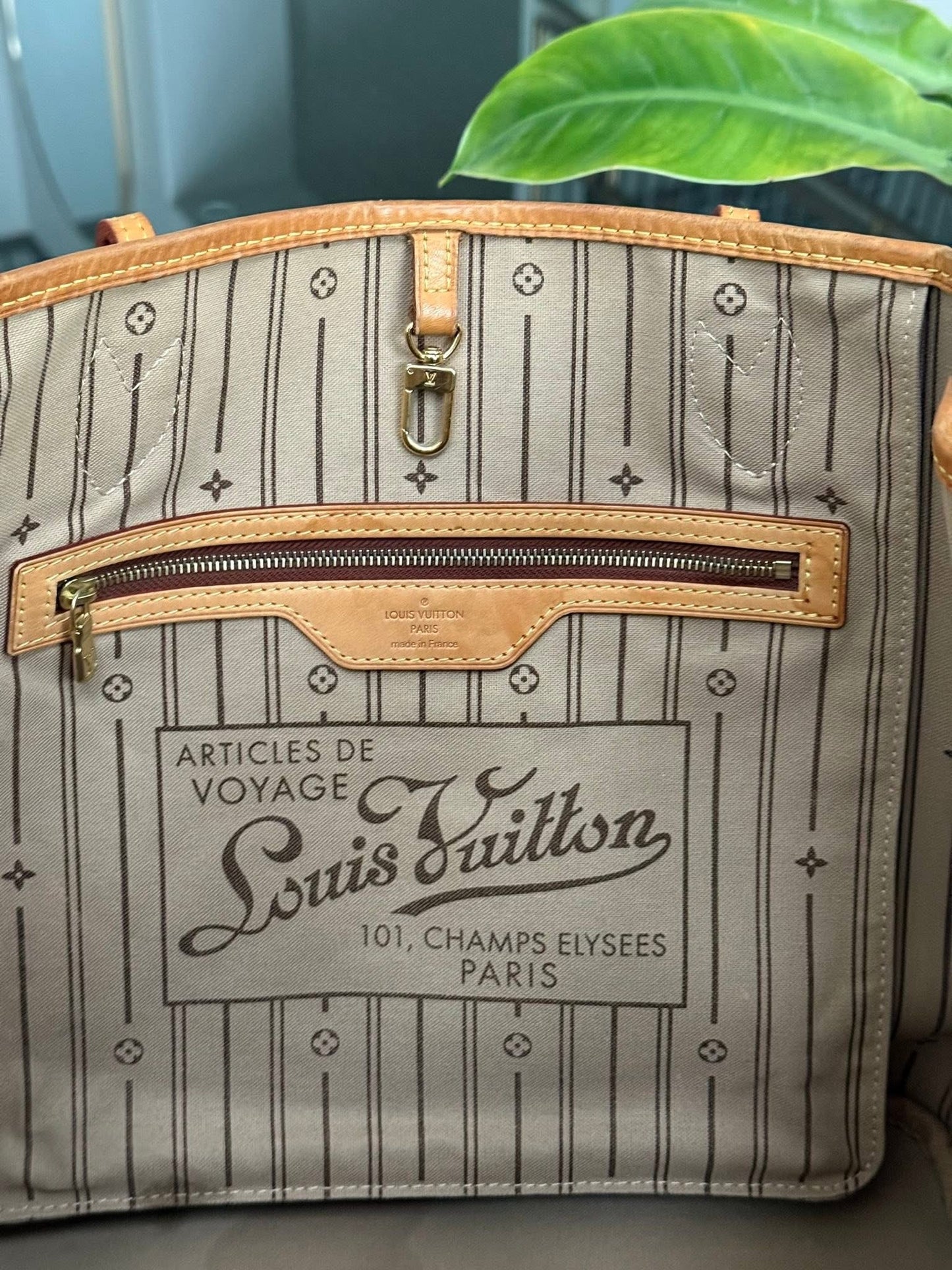 Neverfull MM with Dustbag and Insert Organizer 📅 Year: 2011