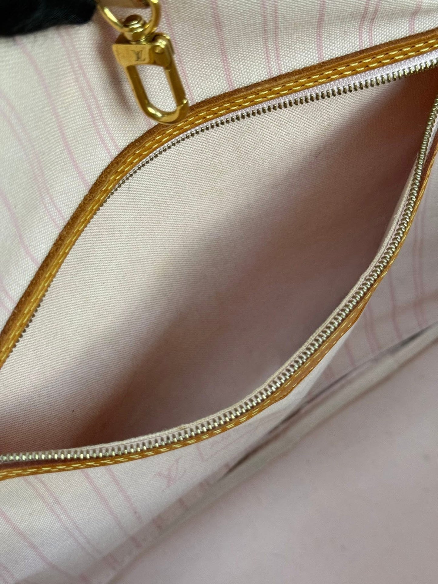 Neverfull MM Azur in Rose Ballerine with Dustbag and Insert Organizer 🌺 📅 Year: 2019