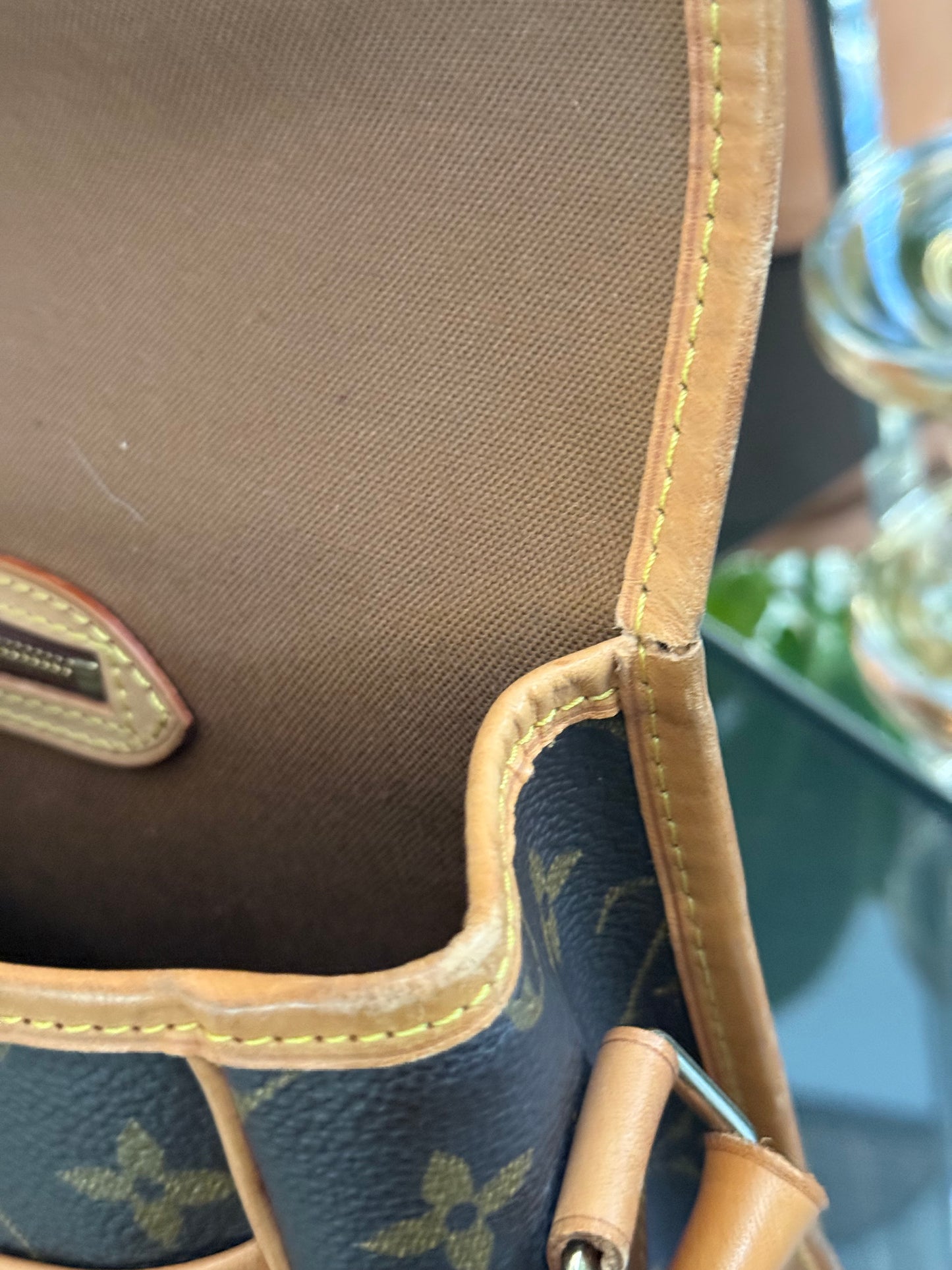 Gibeciere GM Messenger/ Crossbody Bag 📅 Year: 1994