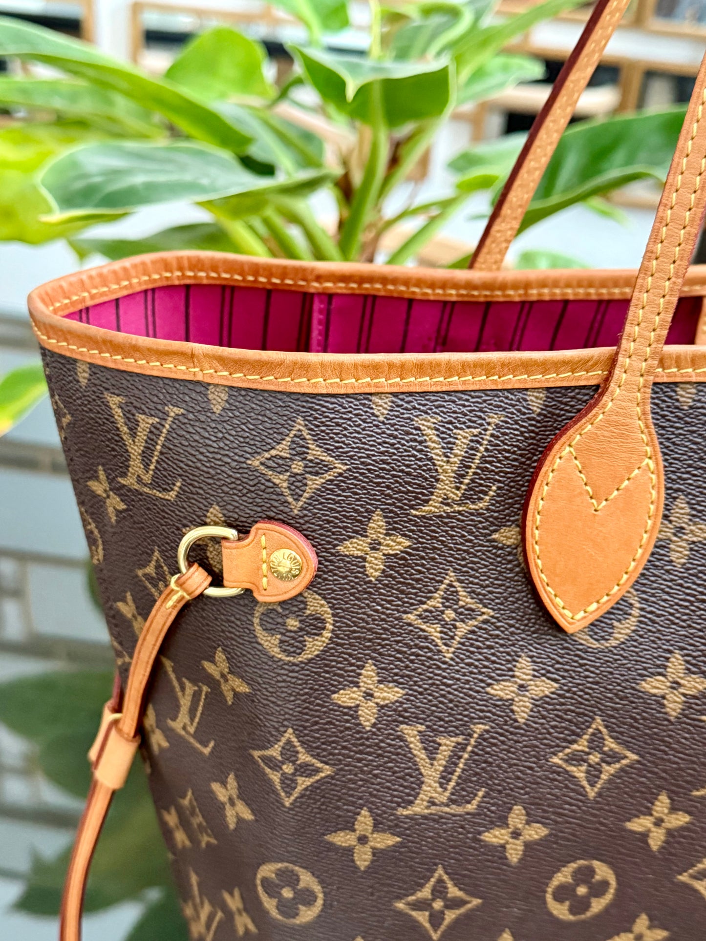 Neverfull MM in Peony interior with Dustbag 📅 Year: 2019