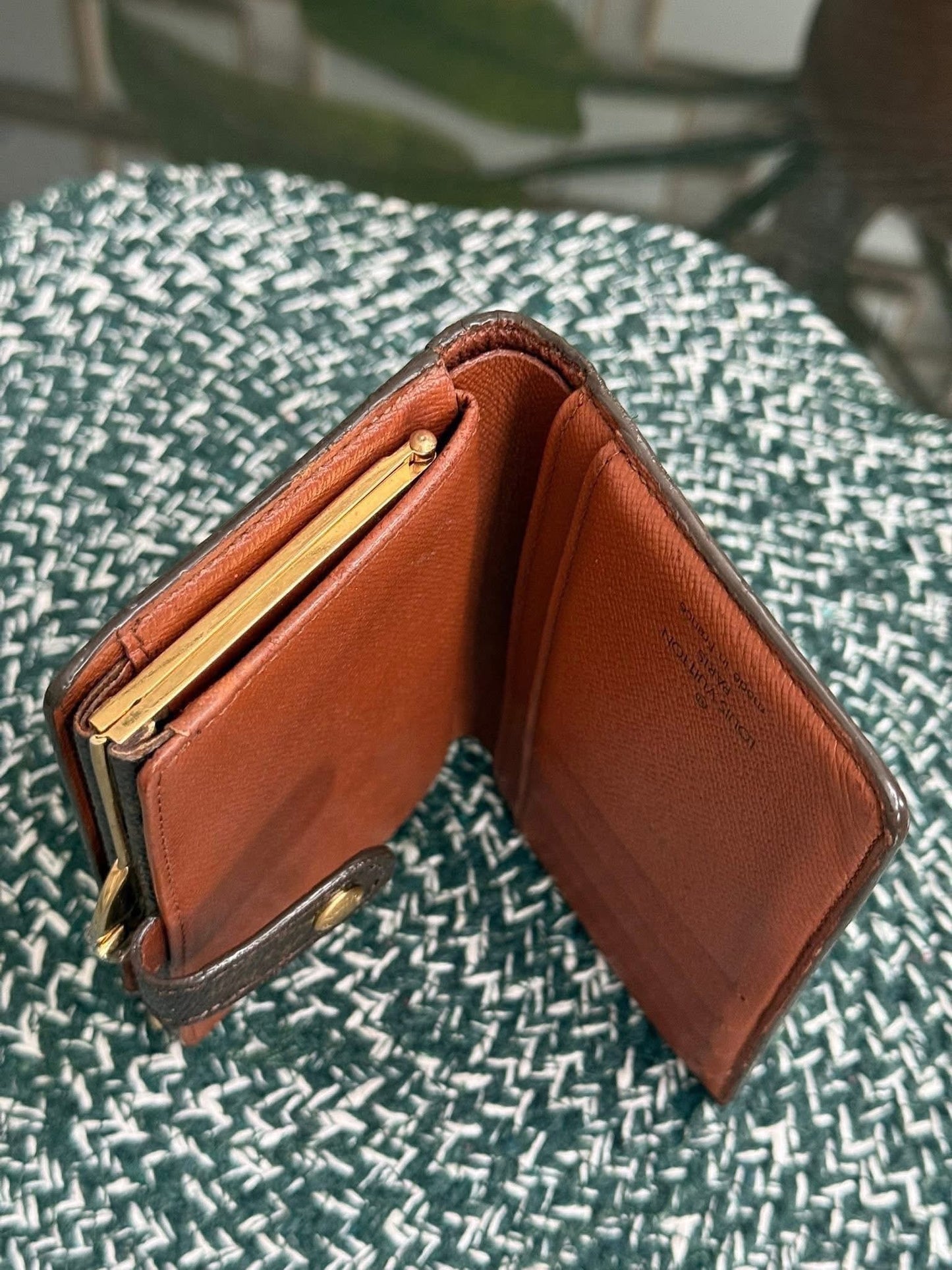 Kisslock Wallet in Monogram 🗓️ Year: 1998