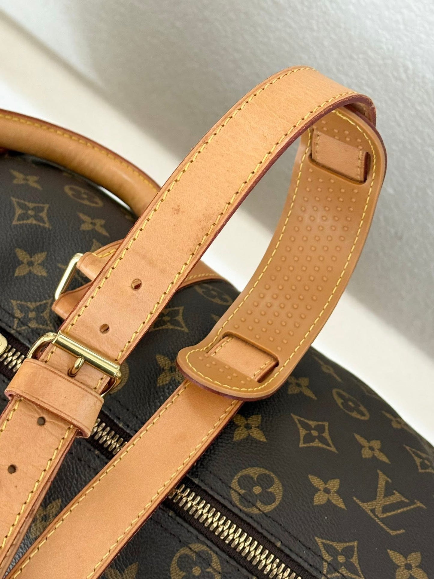 Keepall 45 Bandoulier with Original Strap, Luggage tag and Poignet 📅 Year: 1998