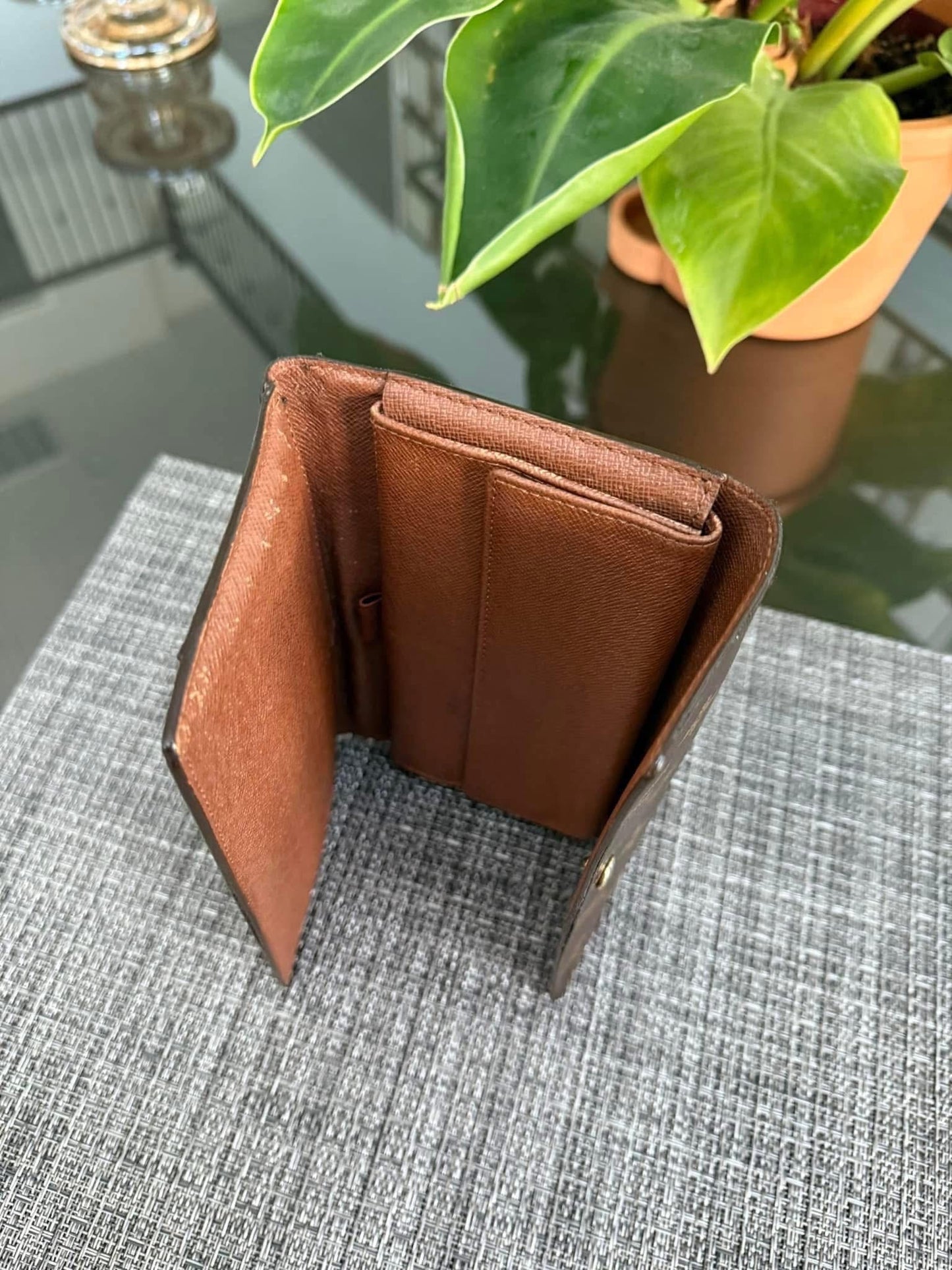 International Wallet with 8 Cardholders 🗓️ Year: 2008