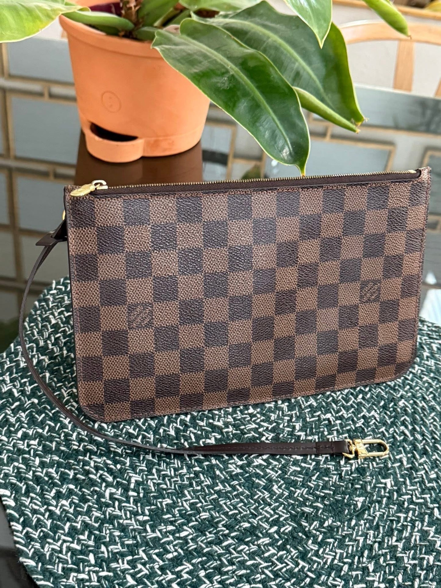 Neverfull MM/GM in DE Pouch with Wriststrap 🗓️ Year: 2016