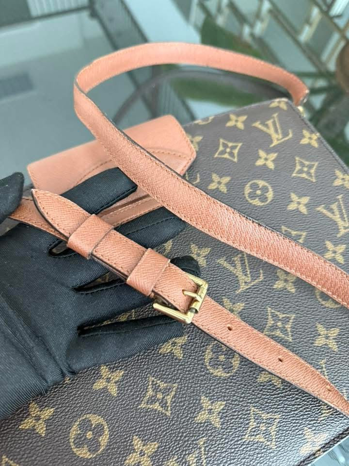 Courcelles Shoulder/ Crossbody bag 📅 Year: 1997