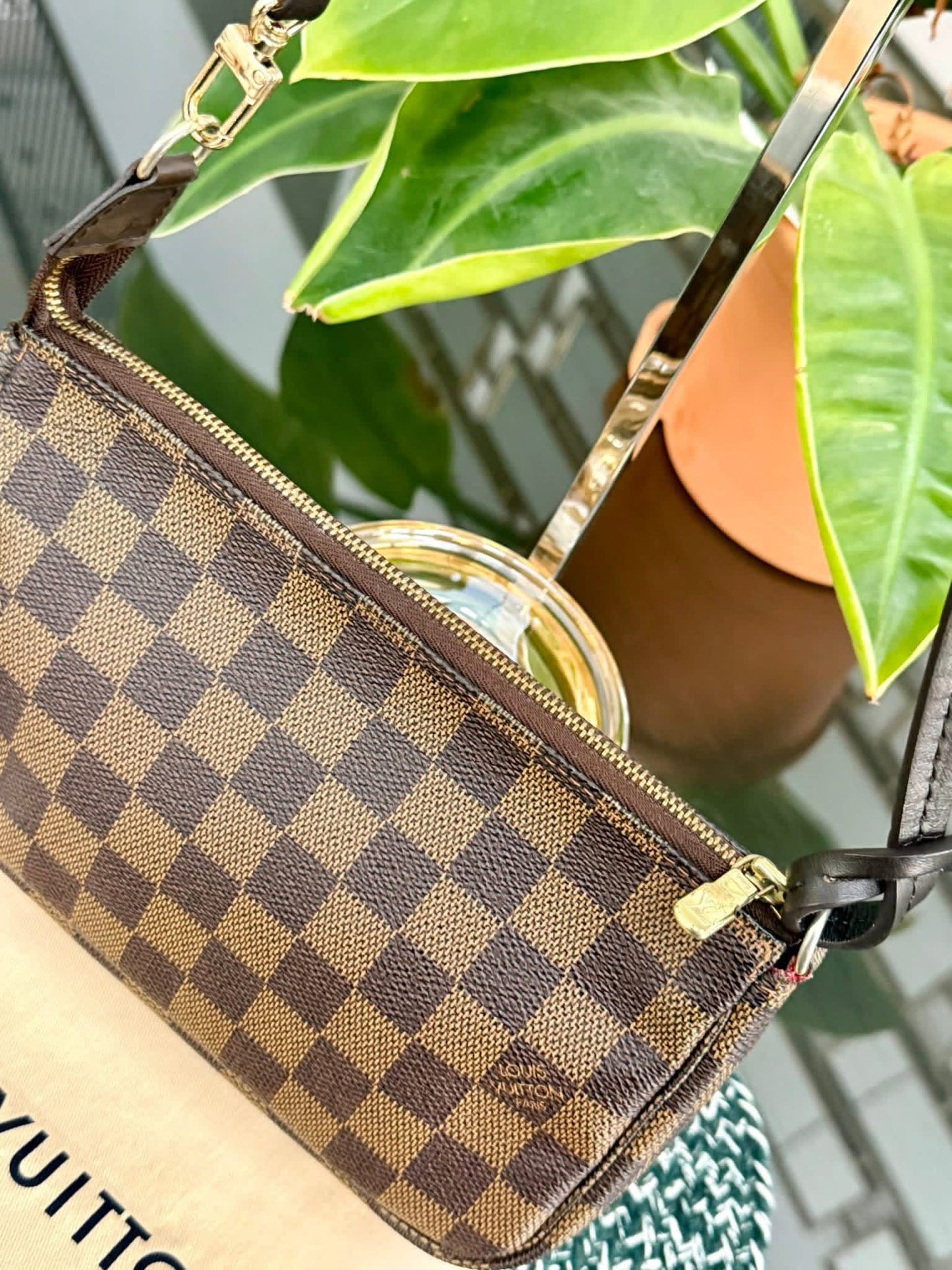 Pochette Accessories in DE with Non branded Strap 📅 Year: 2007
