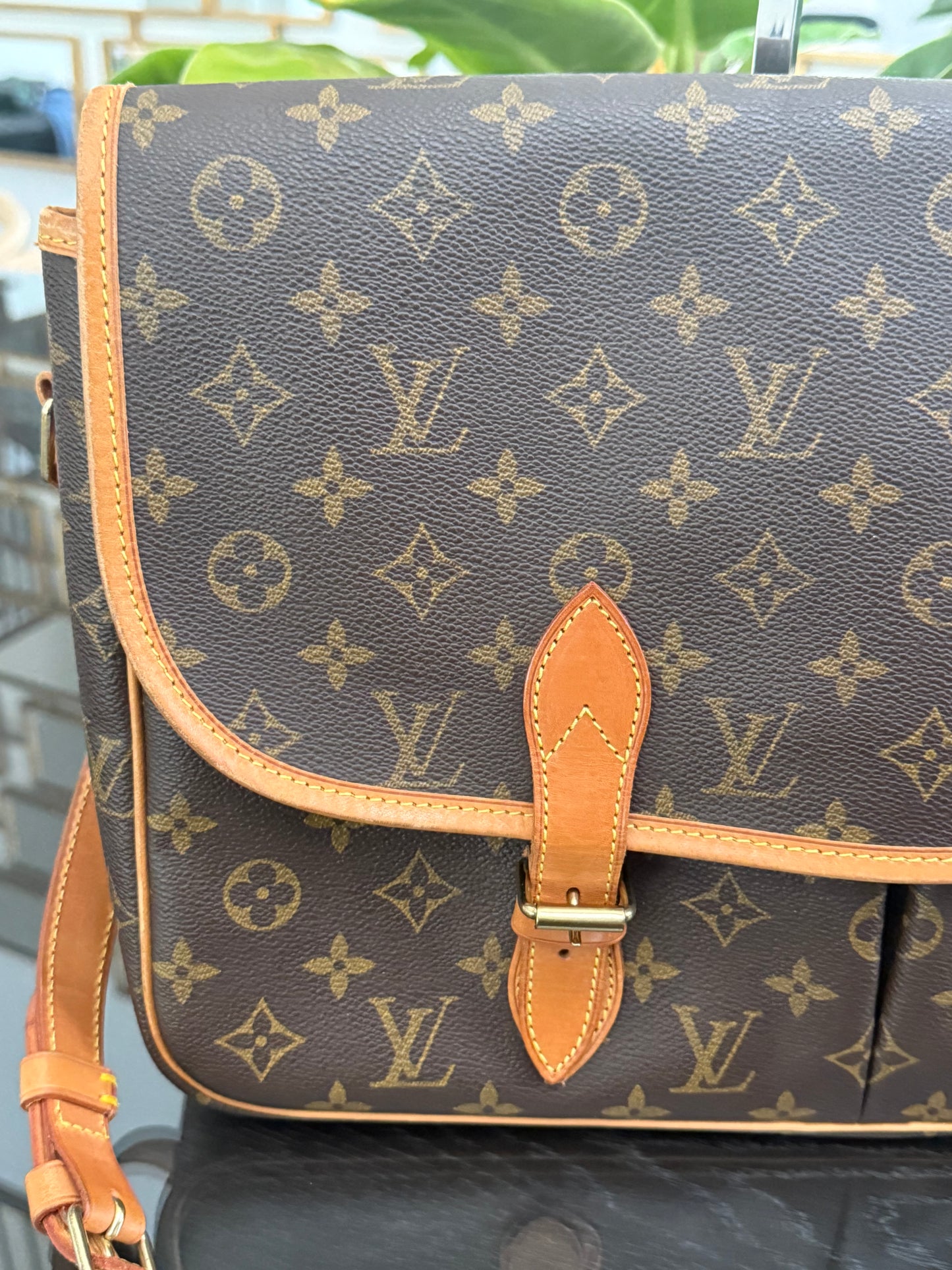Gibeciere GM Messenger/ Crossbody Bag 📅 Year: 1994
