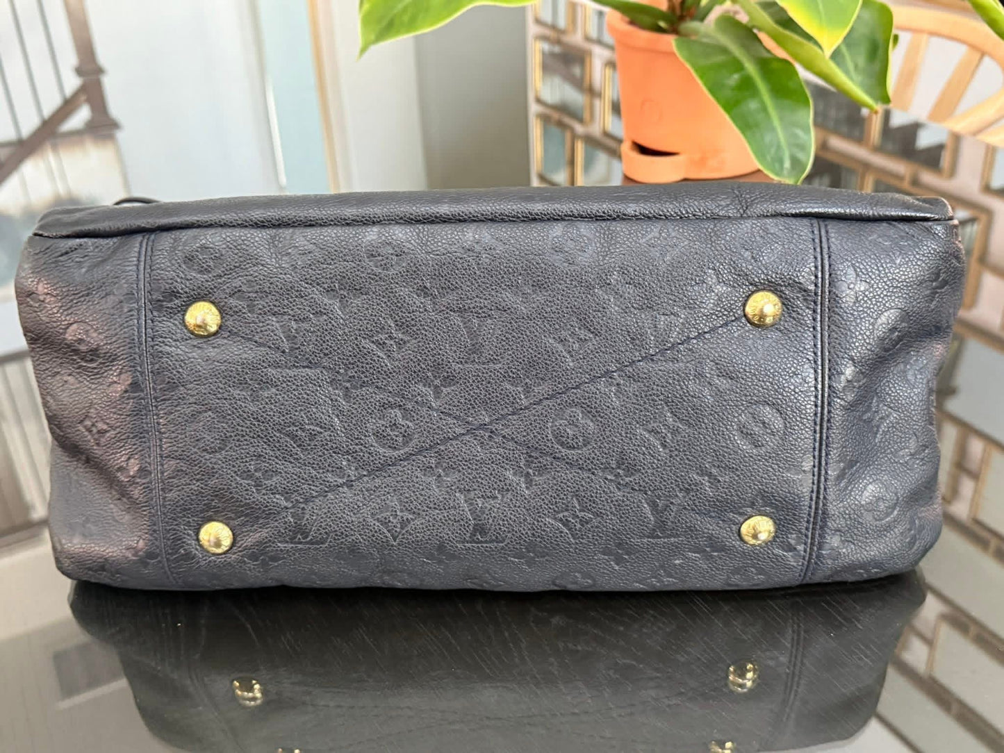 Artsy MM Empriente in Black/ Navy Blue with Dustbag and Insert Organizer 📅 Year: 2010