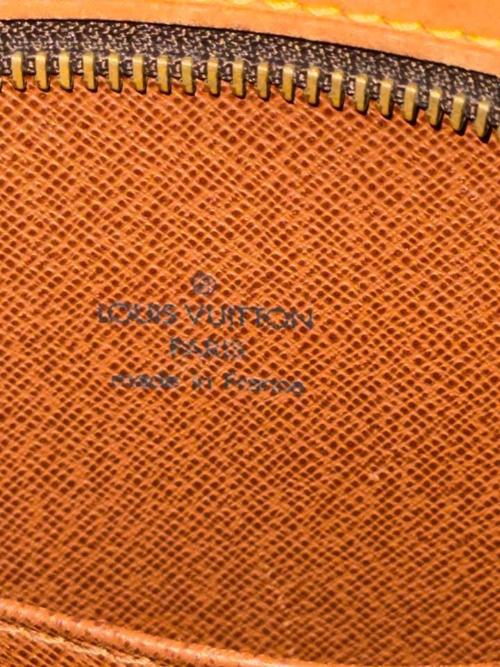 Drouot Crossbody-🗓️ Year: 2004